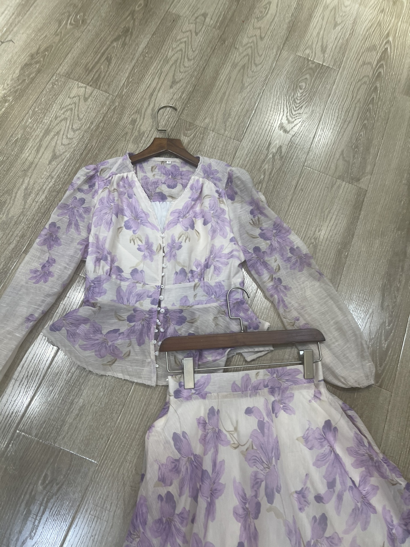 High Quality Women’s Clothes: V-String & Blank T-Shirts in Various Sizes - 图片 2