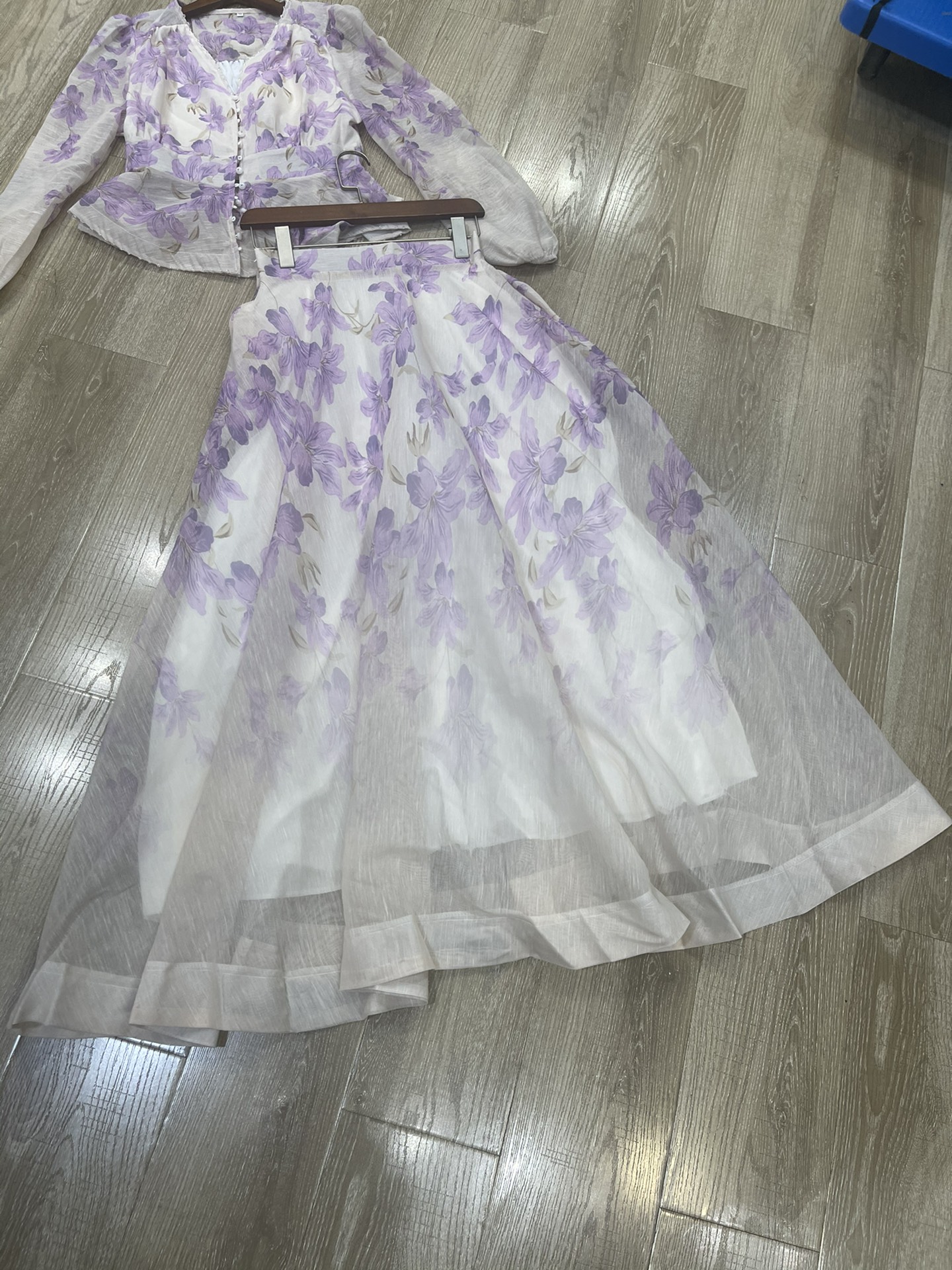 High Quality Women’s Clothes: V-String & Blank T-Shirts in Various Sizes - 图片 5