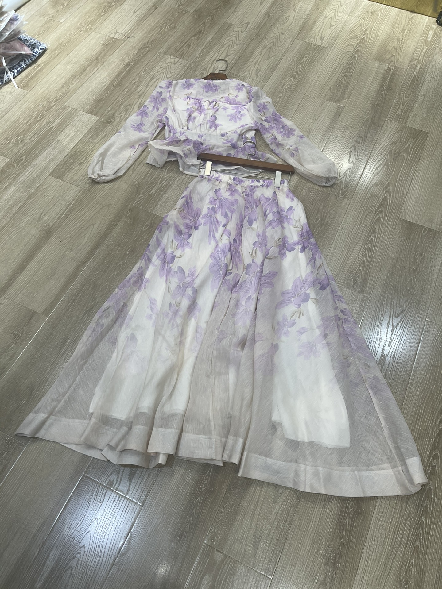 High Quality Women’s Clothes: V-String & Blank T-Shirts in Various Sizes - 图片 6