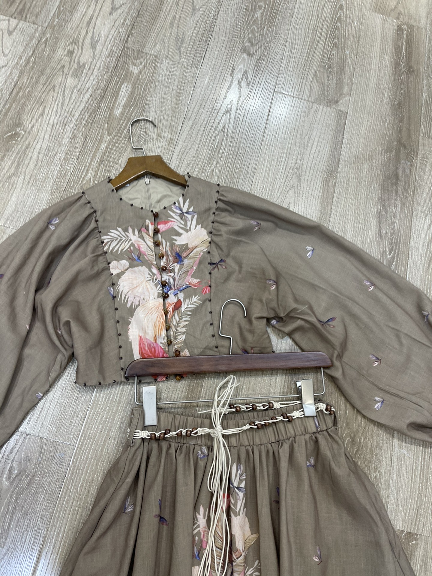 “High-quality Women’s Suit with Round-Collar Lanterns and Half-Tip Suit” - 图片 2