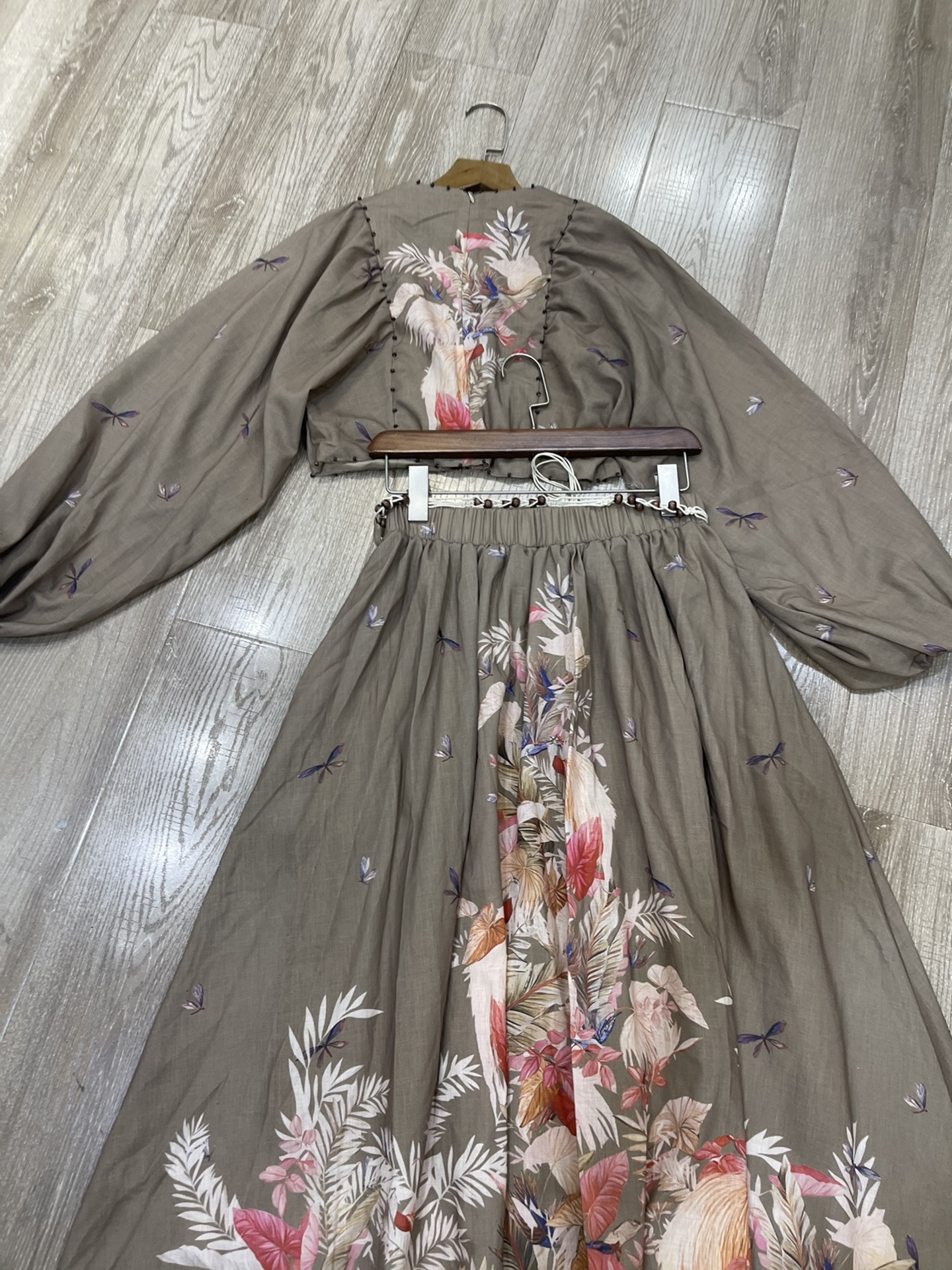 “High-quality Women’s Suit with Round-Collar Lanterns and Half-Tip Suit” - 图片 7