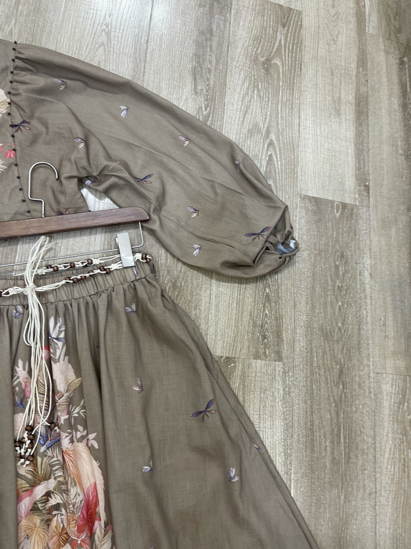 “High-quality Women’s Suit with Round-Collar Lanterns and Half-Tip Suit” - 图片 4