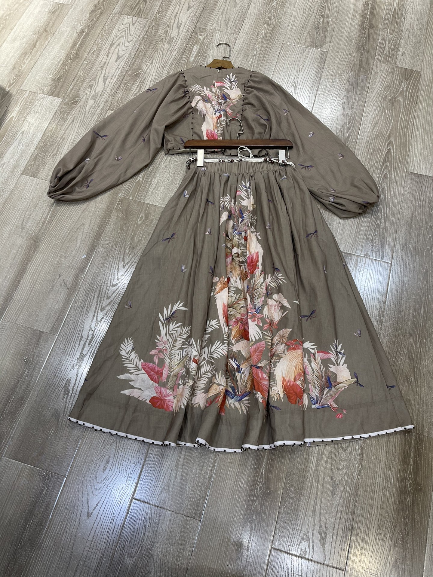 “High-quality Women’s Suit with Round-Collar Lanterns and Half-Tip Suit” - 图片 6
