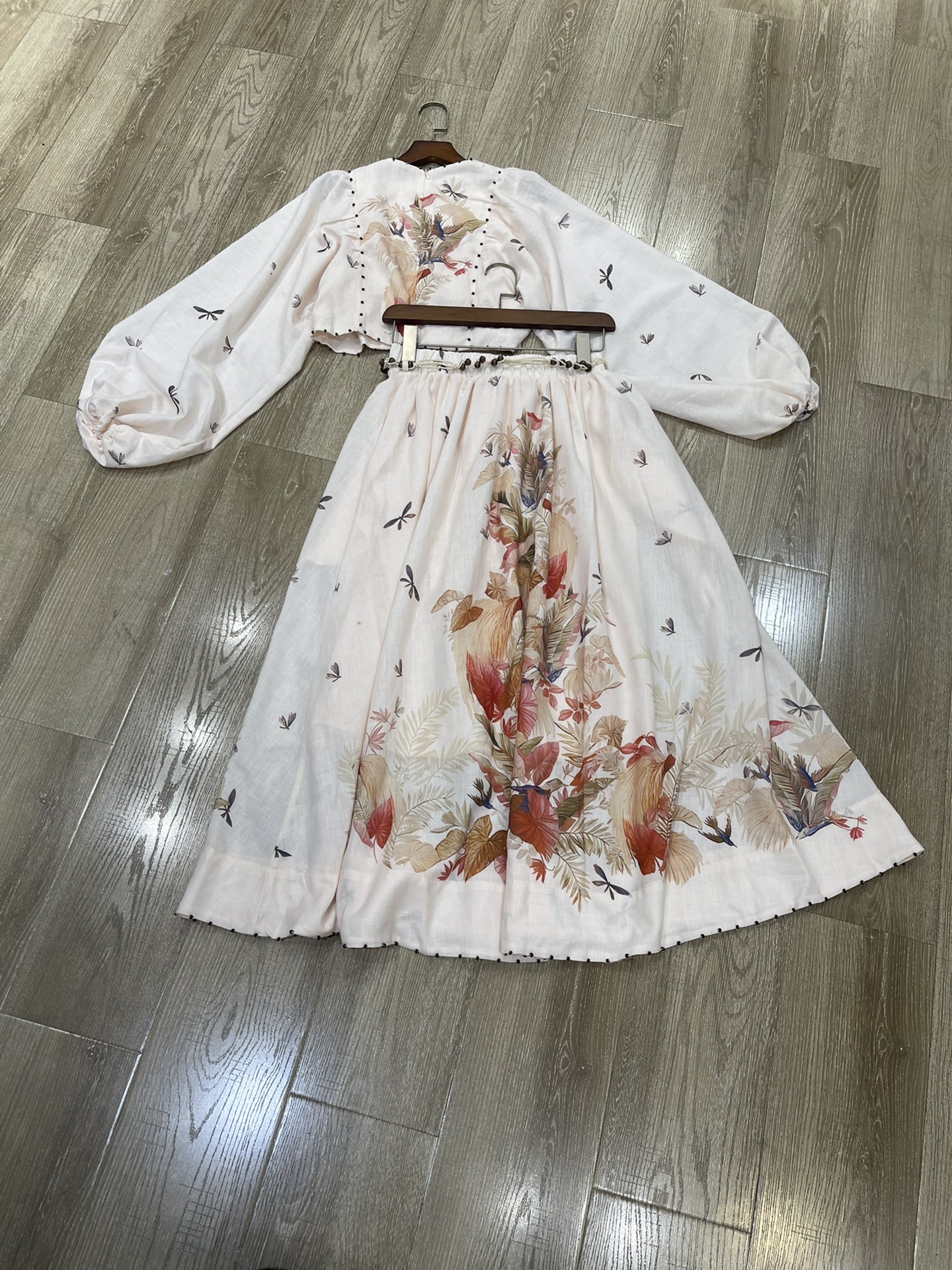 High-Quality Women’s Suit with Round-Collar Lanterns and Half-Tip Design - 图片 6