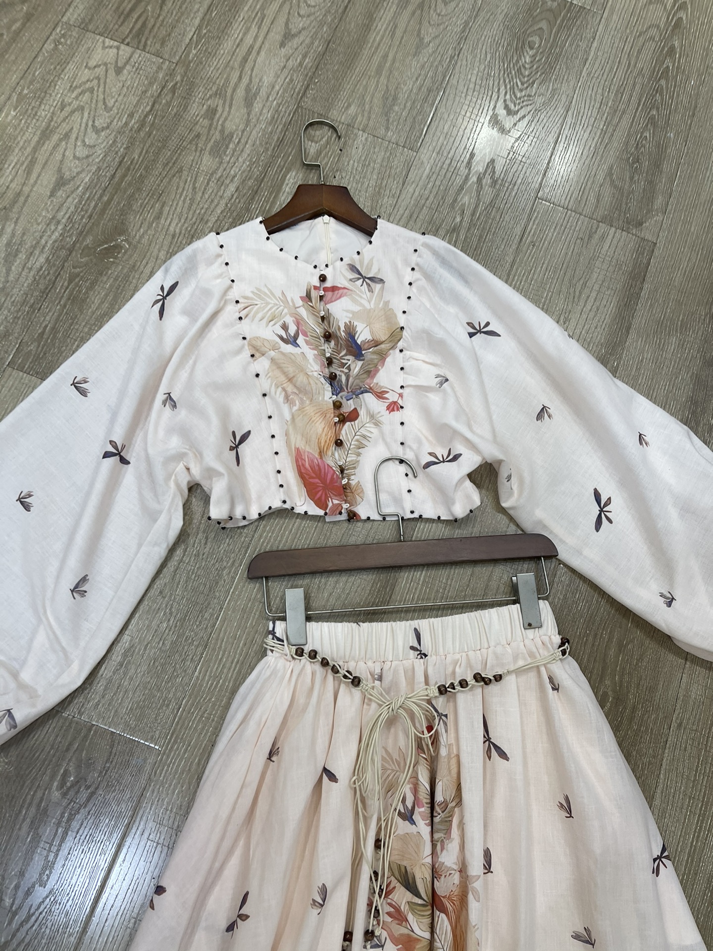 High-Quality Women’s Suit with Round-Collar Lanterns and Half-Tip Design - 图片 2