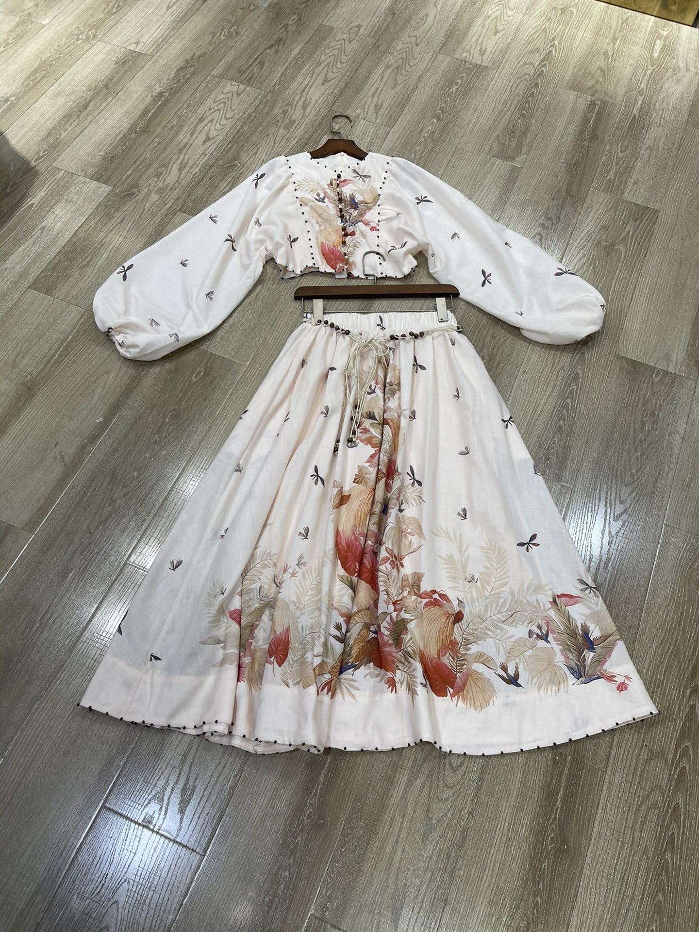 High-Quality Women’s Suit with Round-Collar Lanterns and Half-Tip Design - 图片 1