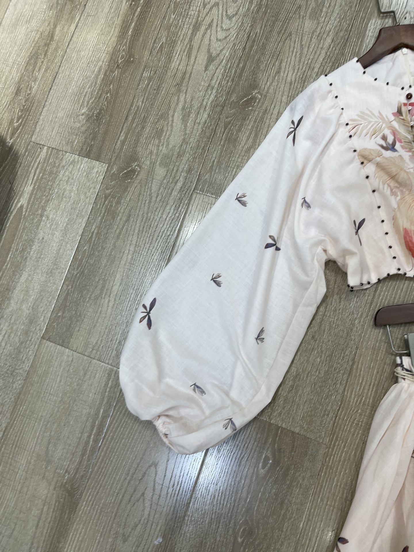 High-Quality Women’s Suit with Round-Collar Lanterns and Half-Tip Design - 图片 3