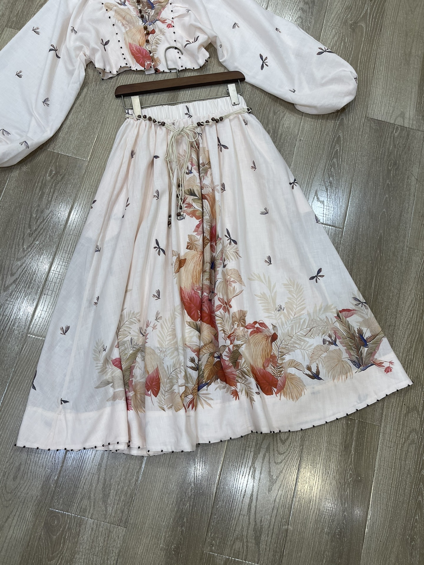 High-Quality Women’s Suit with Round-Collar Lanterns and Half-Tip Design - 图片 5