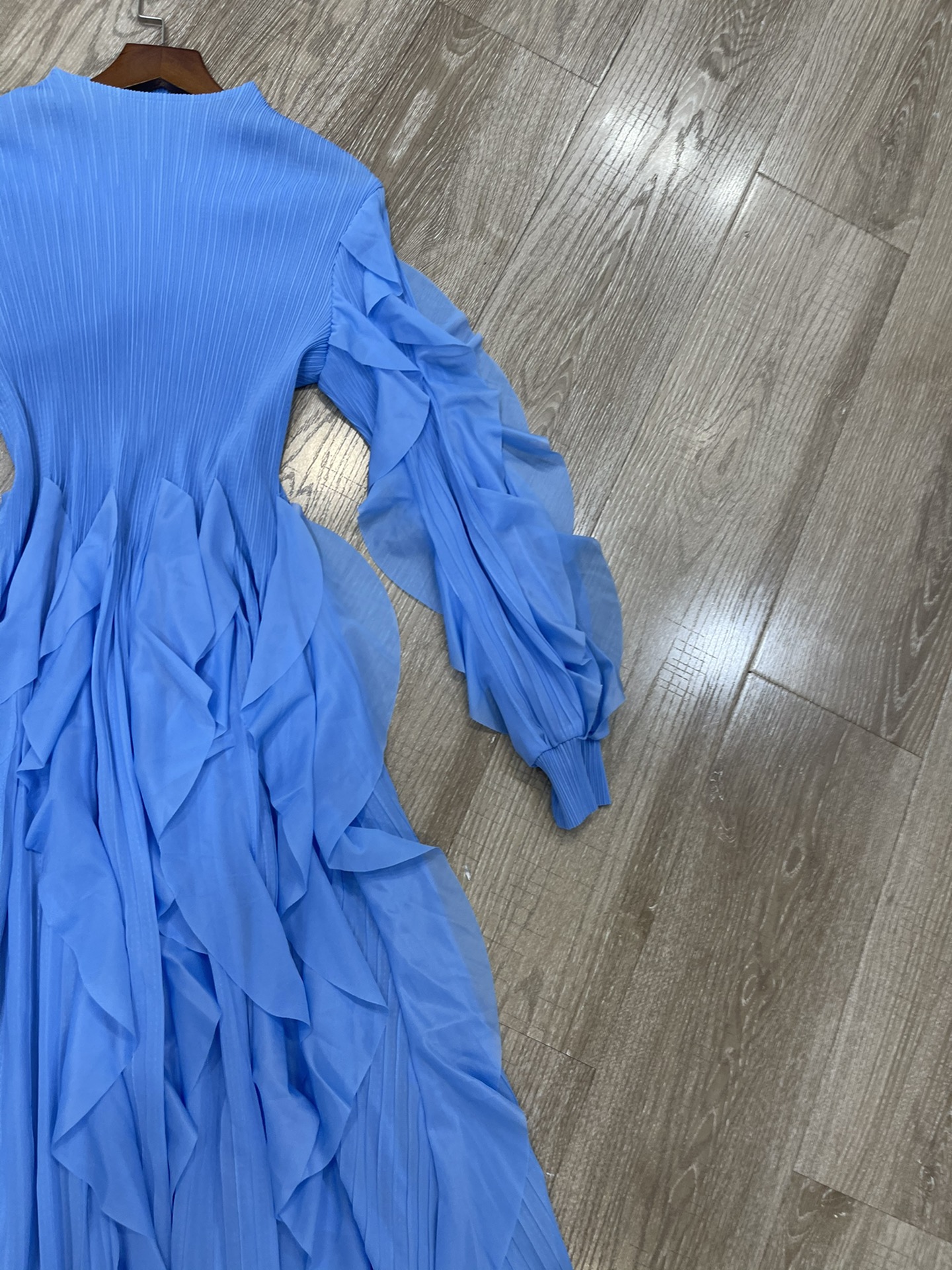 High-Quality Women’s Clothes in Three-Piece Sets with Colorful Collars. - 图片 4