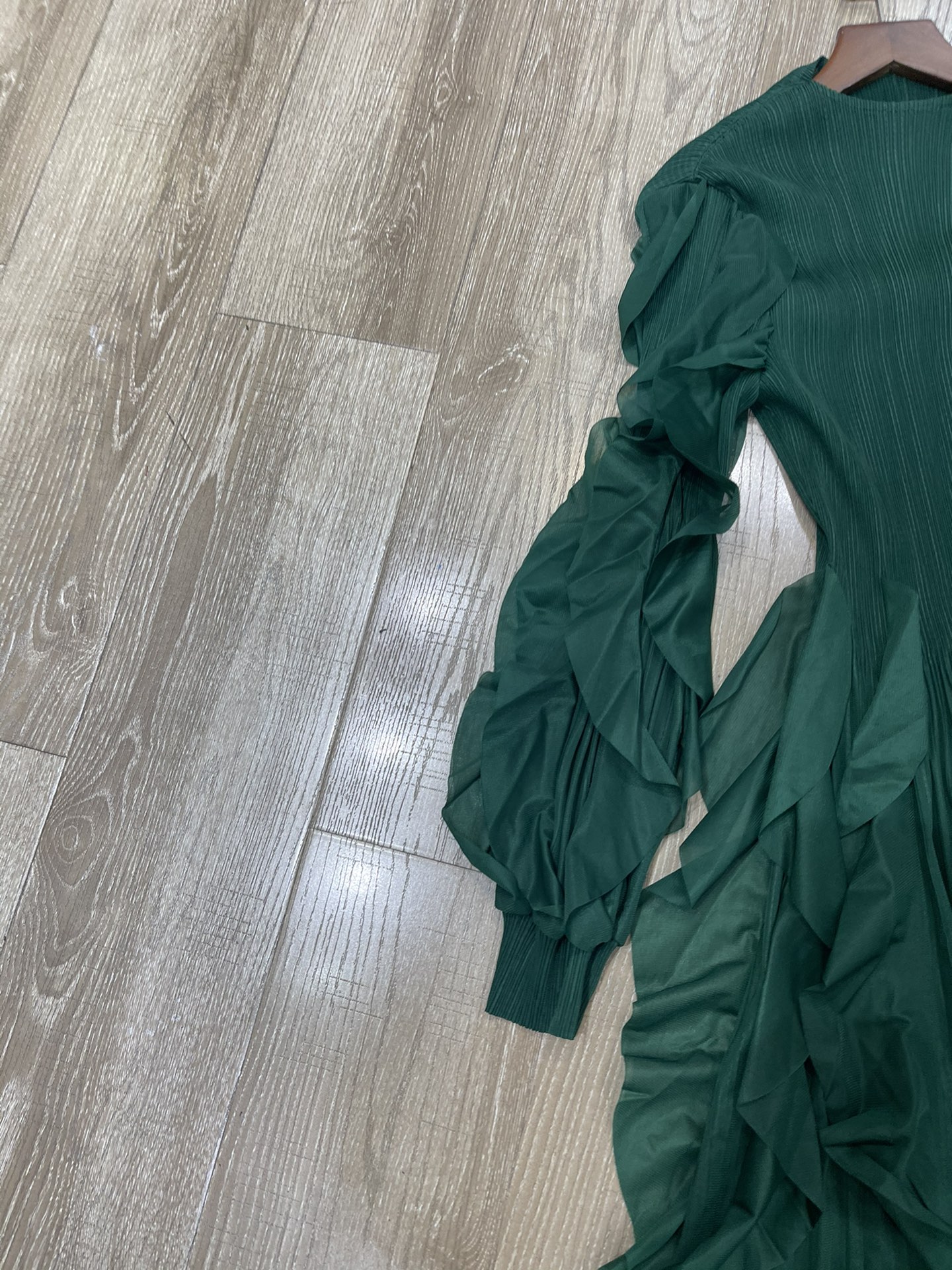 High-Quality Women’s Clothes with Three Hues in Packaging. - 图片 3