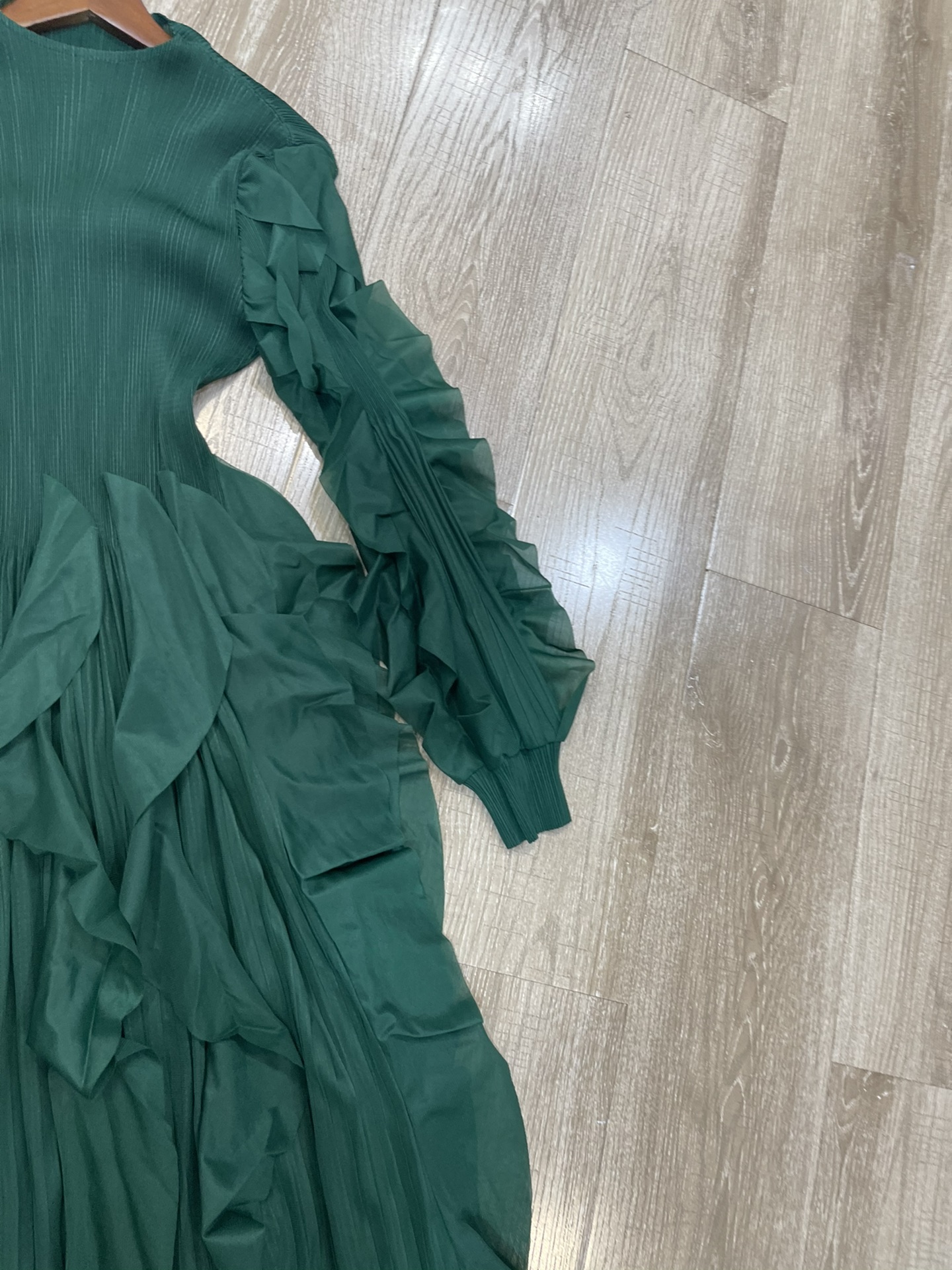 High-Quality Women’s Clothes with Three Hues in Packaging. - 图片 4