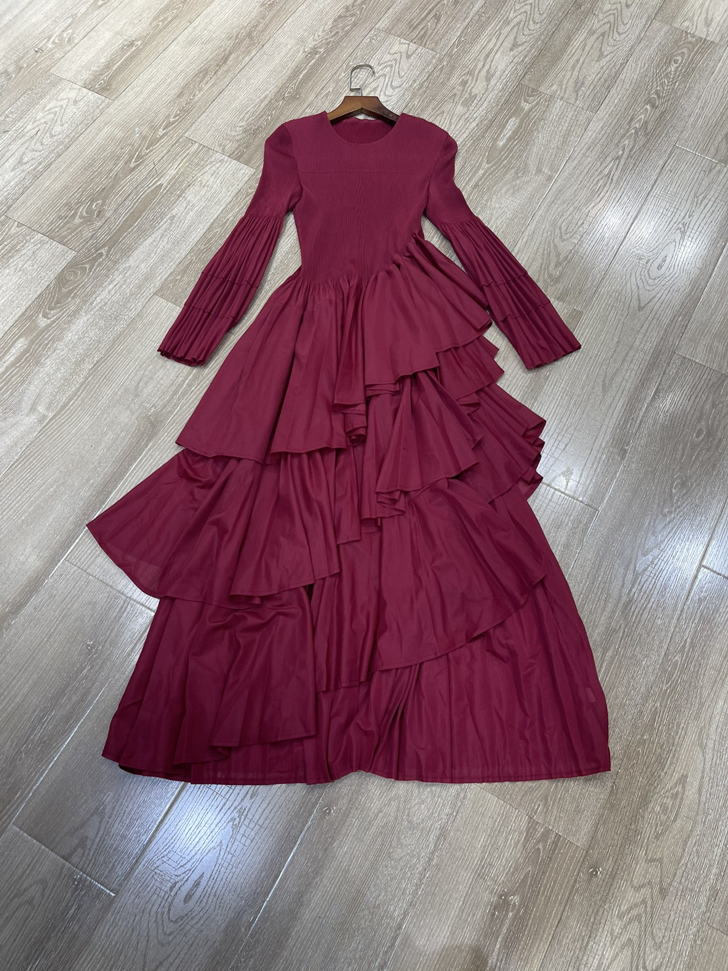 p588 high quality women’s clothes packed with three houses for life round-collar pressure is irregular