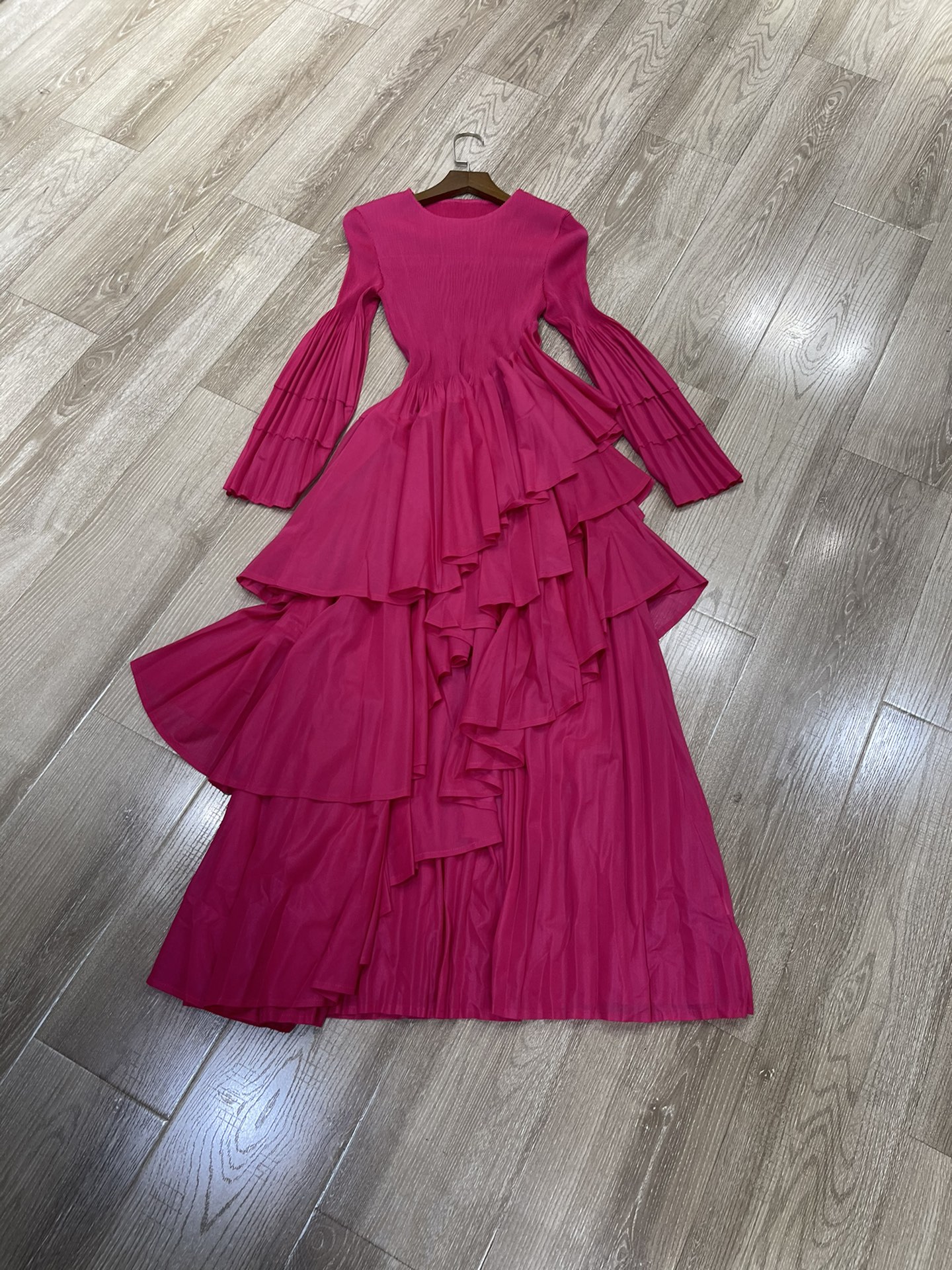 p588 high quality women’s clothes packed with three houses for life round-collar pressure is irregular