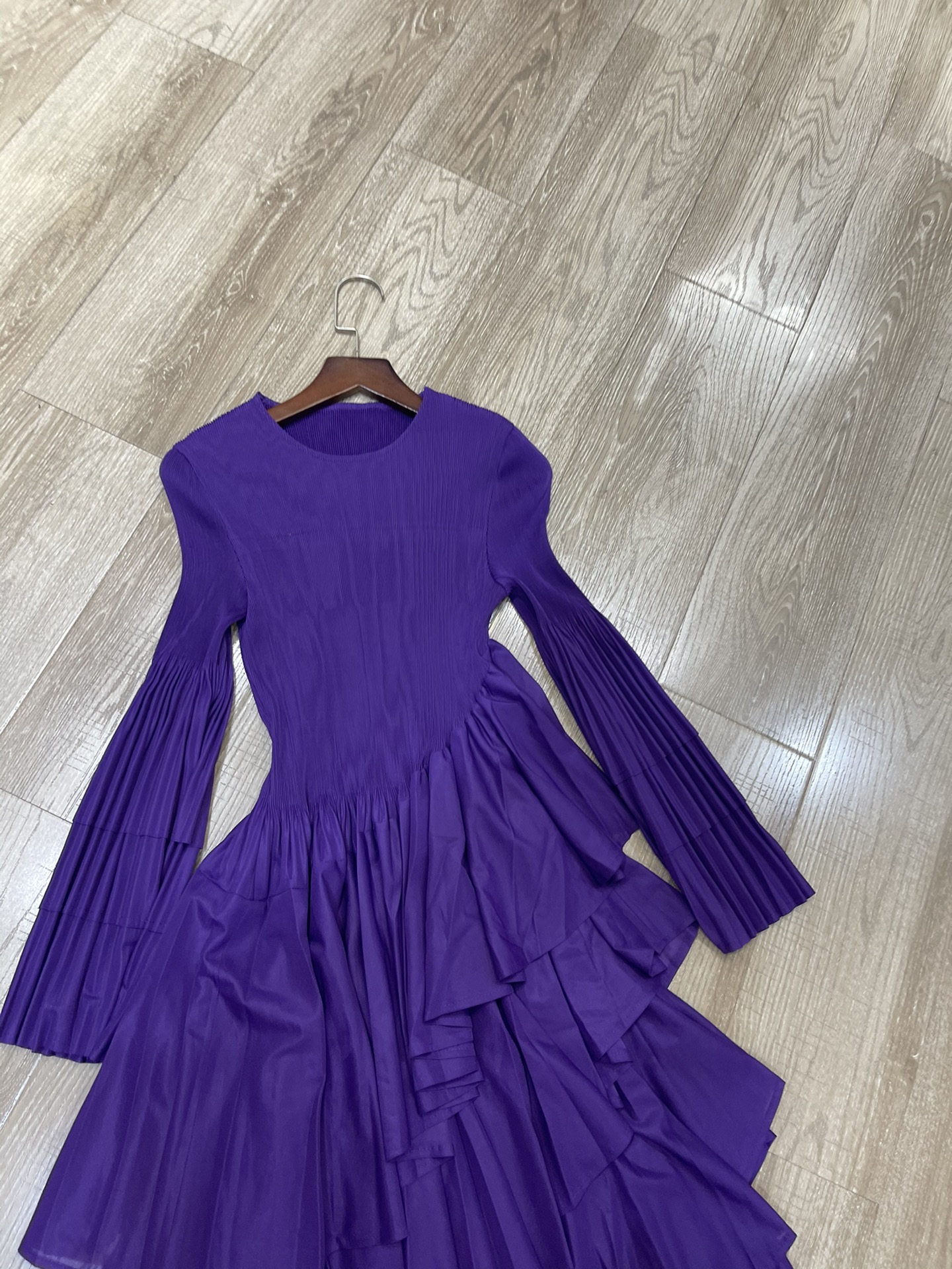 p588 high quality women’s clothes packed with three houses for life round-collar pressure is irregular - 图片 2
