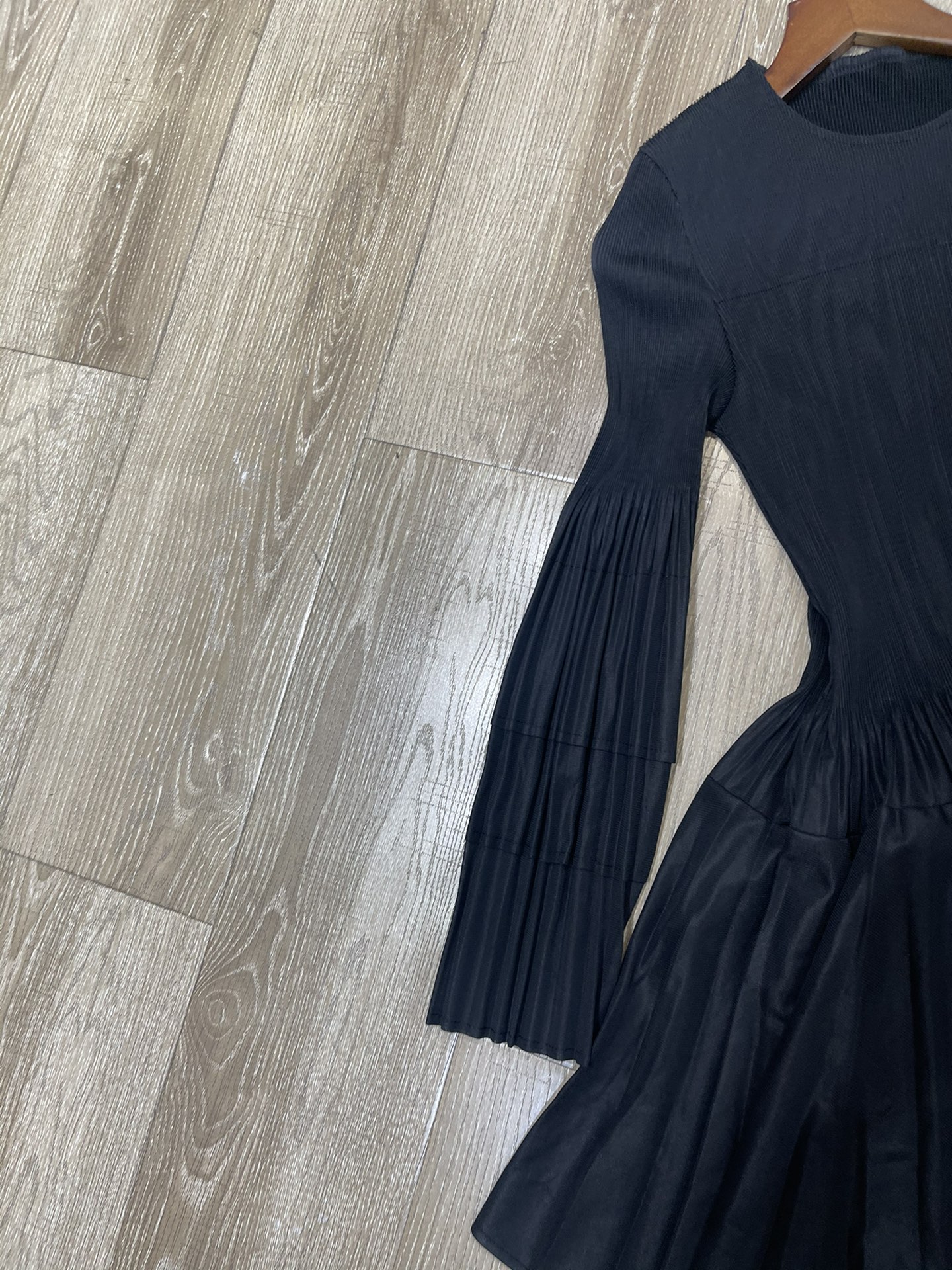 p588 high quality women’s clothes packed with three houses for life round-collar pressure is irregular - 图片 3