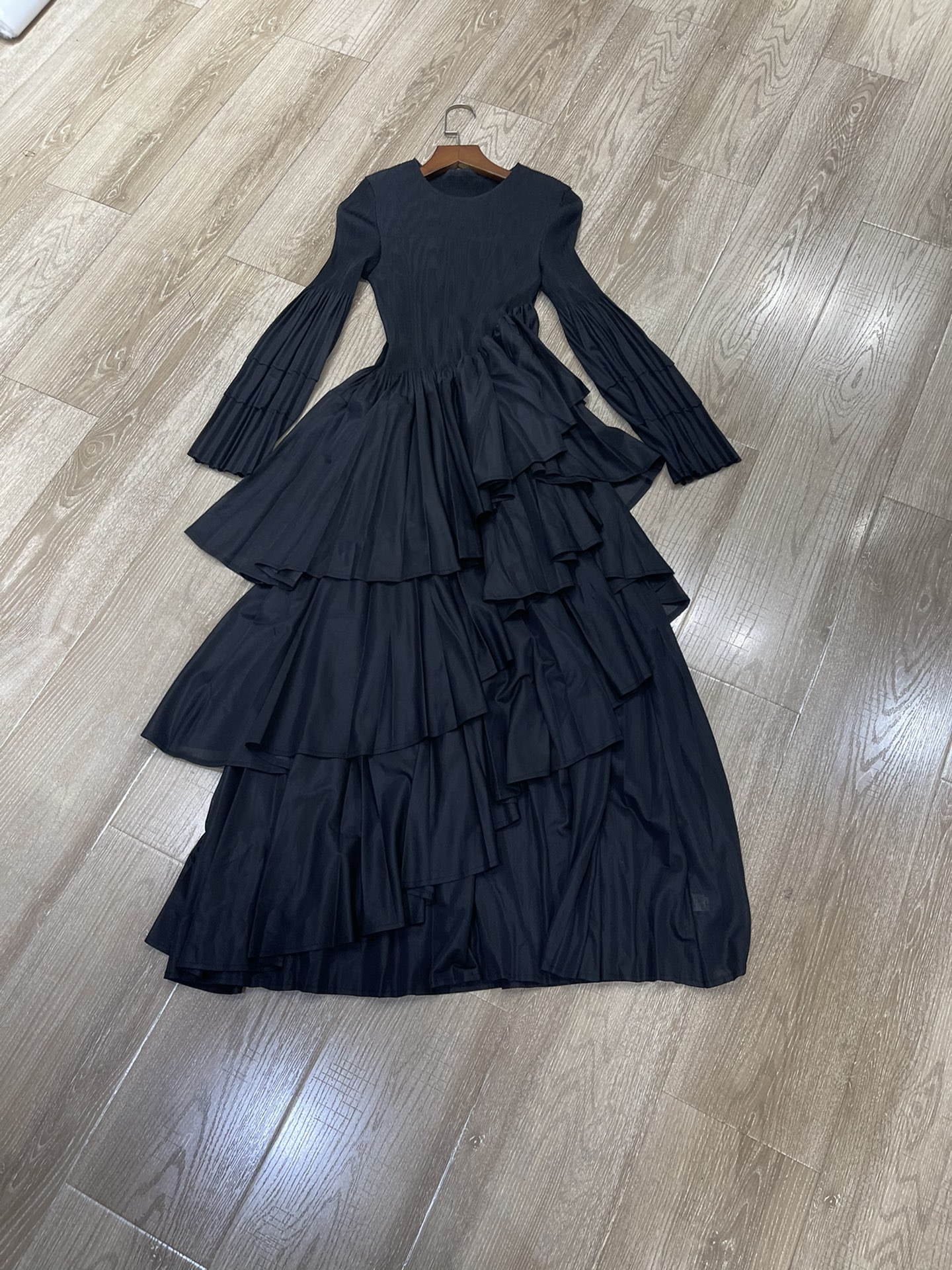 p588 high quality women’s clothes packed with three houses for life round-collar pressure is irregular
