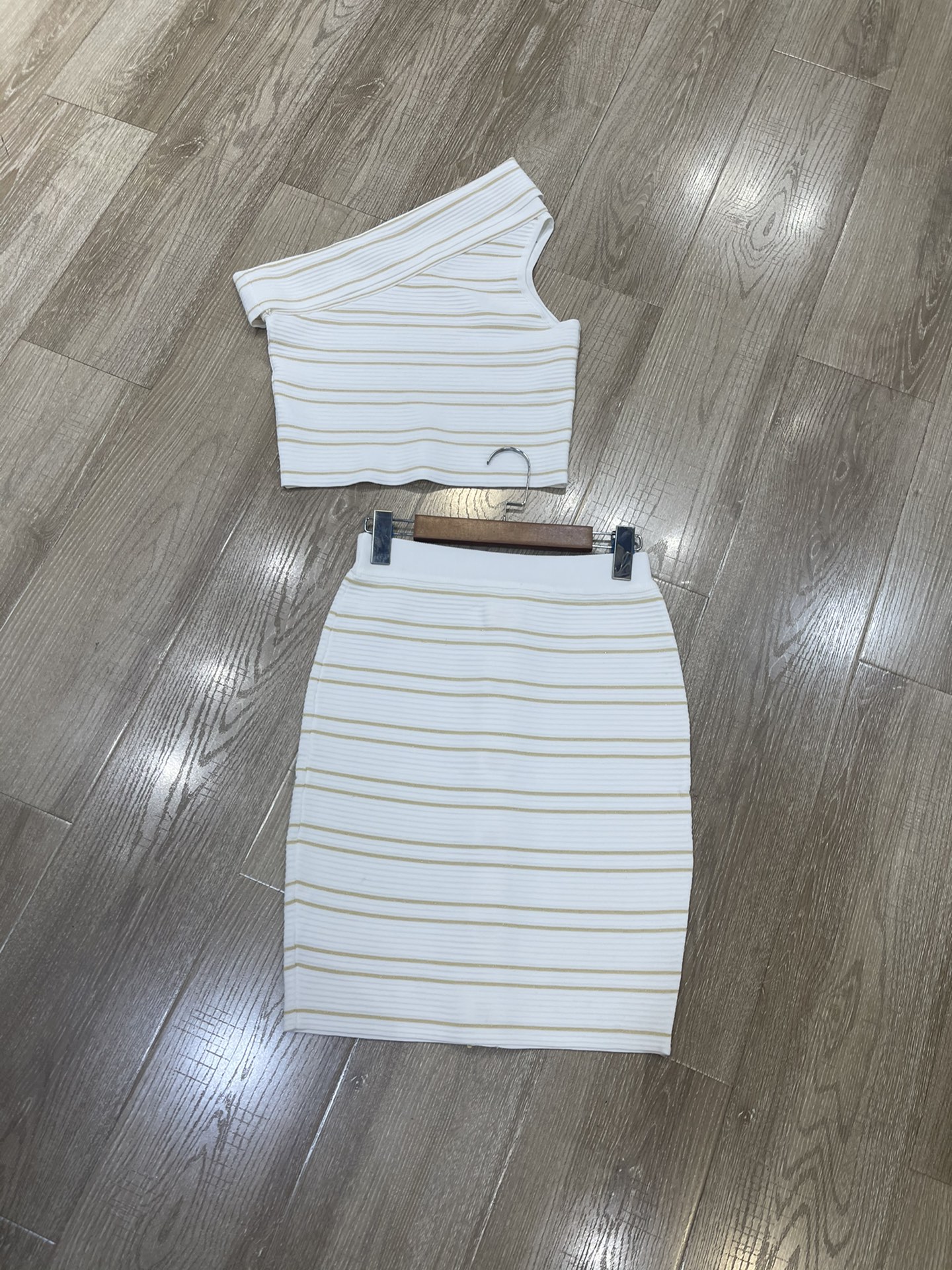 Title: High-Quality Women’s Suit Set with Luxury Paris Design and Gold Buttons Summary: Set includes blouse, semi-skirt; half-dove suit with unbuttoned scrotum, hot - 图片 6