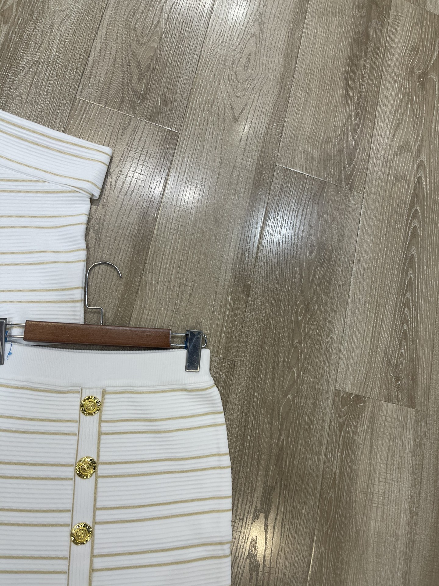 Title: High-Quality Women’s Suit Set with Luxury Paris Design and Gold Buttons Summary: Set includes blouse, semi-skirt; half-dove suit with unbuttoned scrotum, hot - 图片 4