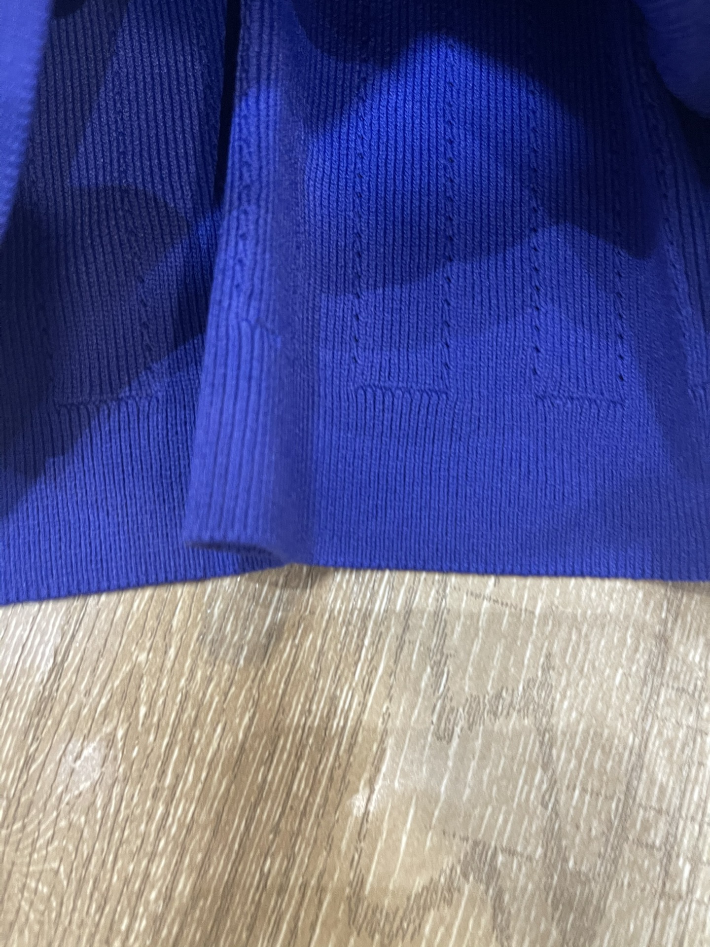 P480 High Quality Women ‘ s Clothes Packed with Balmai Gold Button knitting V-shirt sml - 图片 5