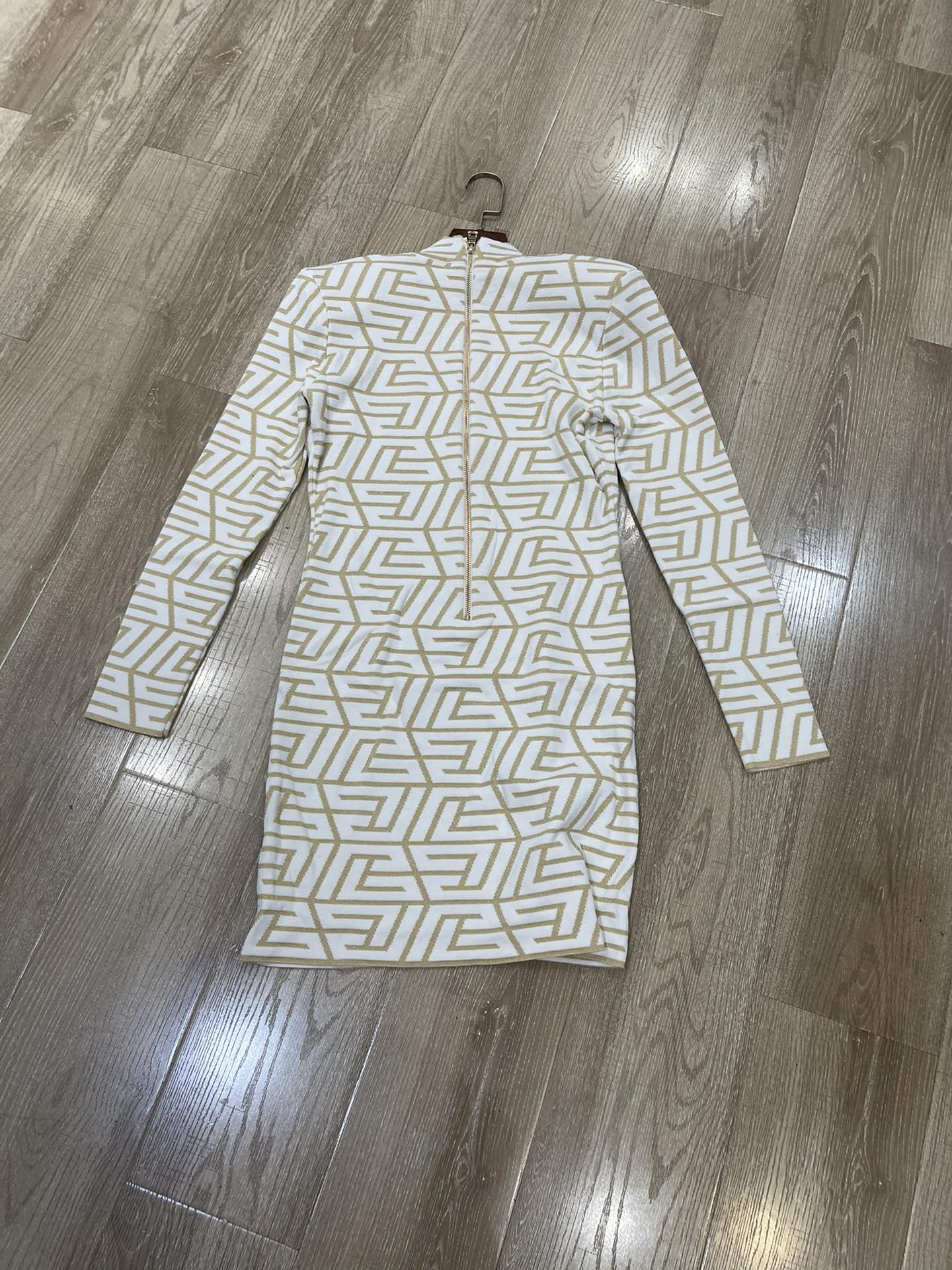 “High-End Women’s Dress with V-Neck, Knitted Design, and Small Fragrance – Product Description” - 图片 6