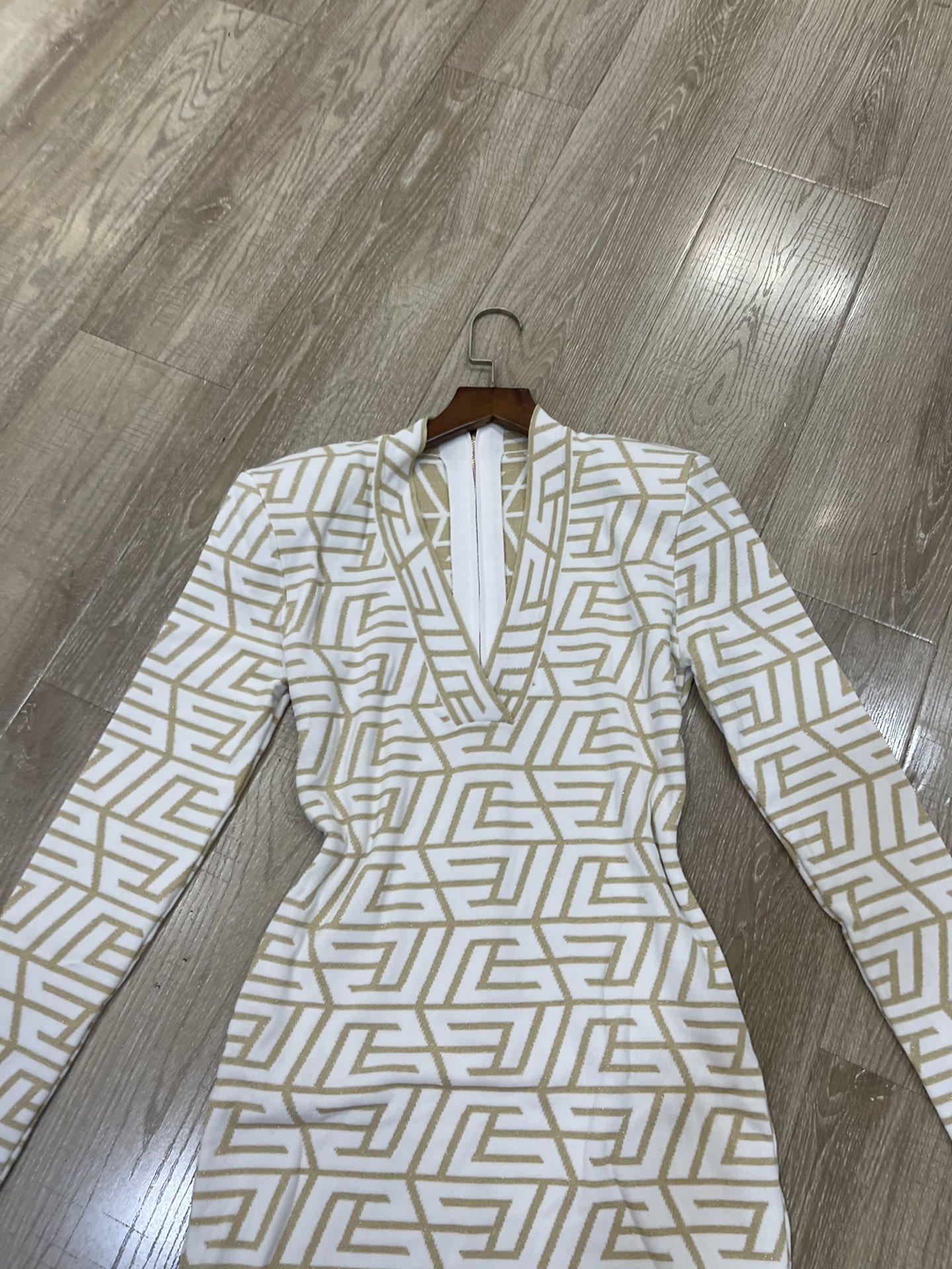 “High-End Women’s Dress with V-Neck, Knitted Design, and Small Fragrance – Product Description” - 图片 2