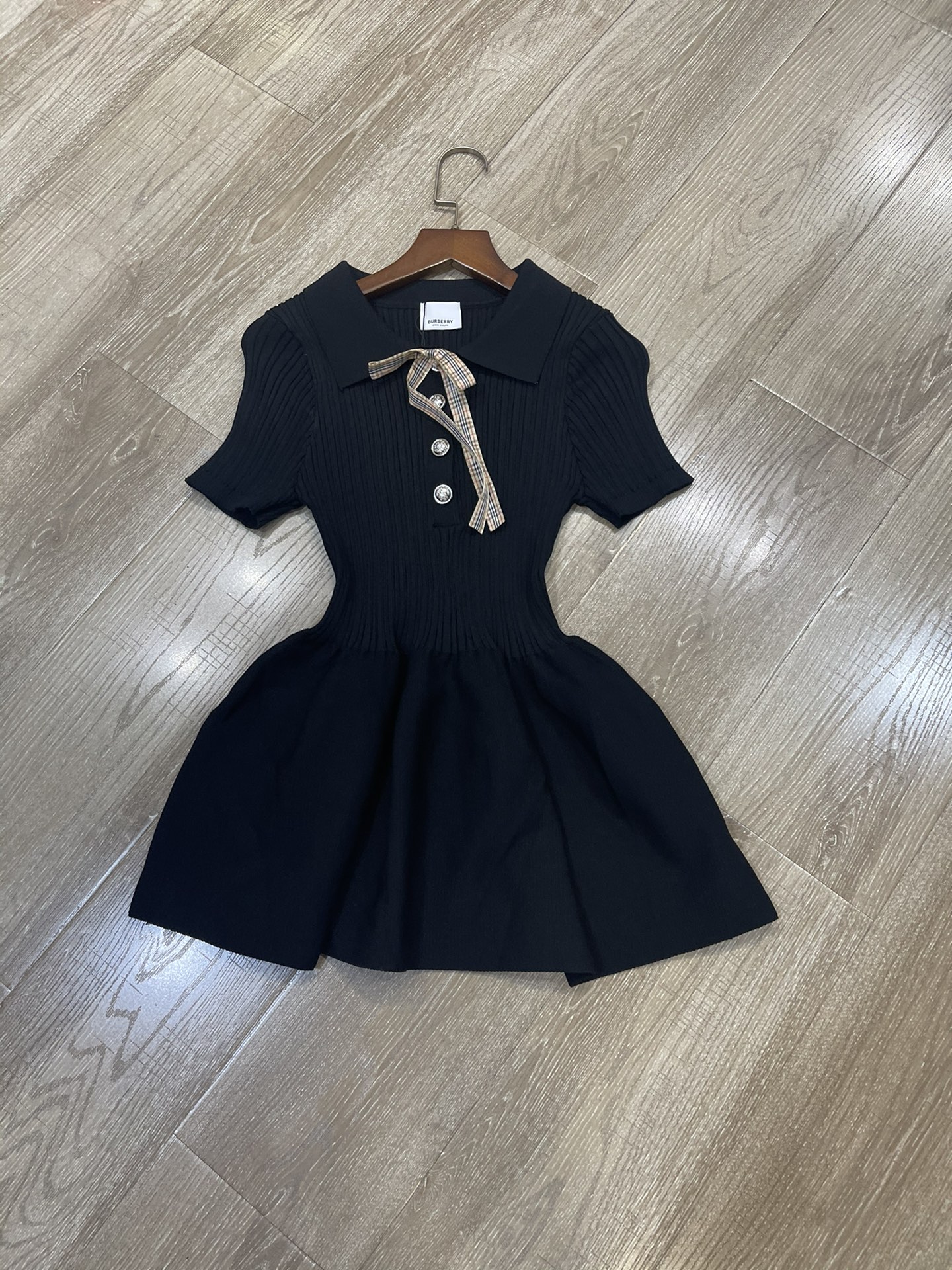 “2025 New Year’s School Women’s Clothes: High Quality Polo, Bowing, Knitting, SML Packaging” - 图片 1