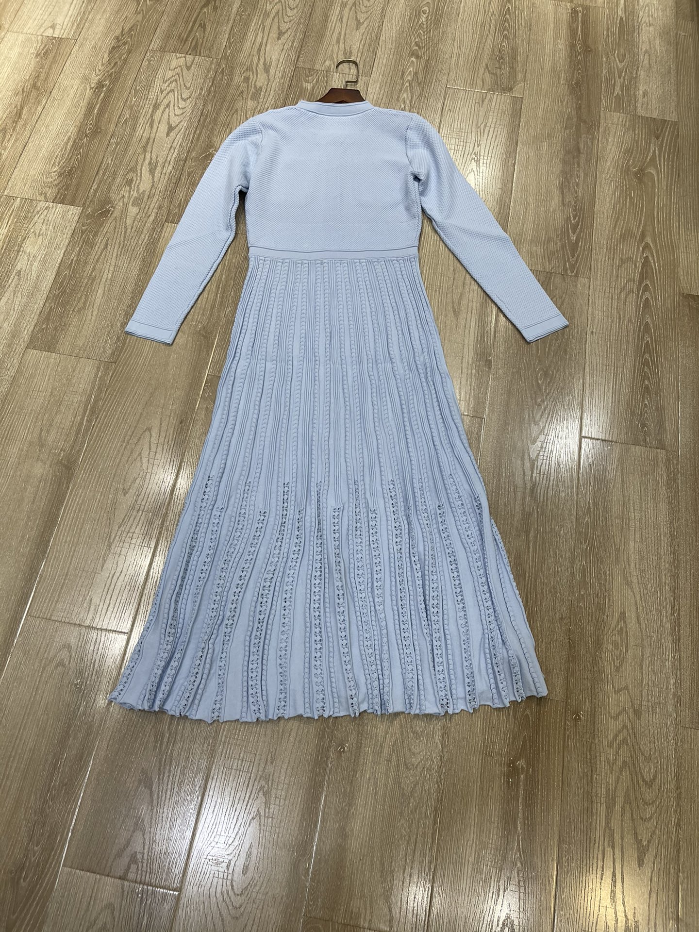 Sandro French-Style Women’s Clothing Collection: Fine-Fro-Sensor Metal Buttoned Dress & Knitted Skirt 2025 - 图片 6