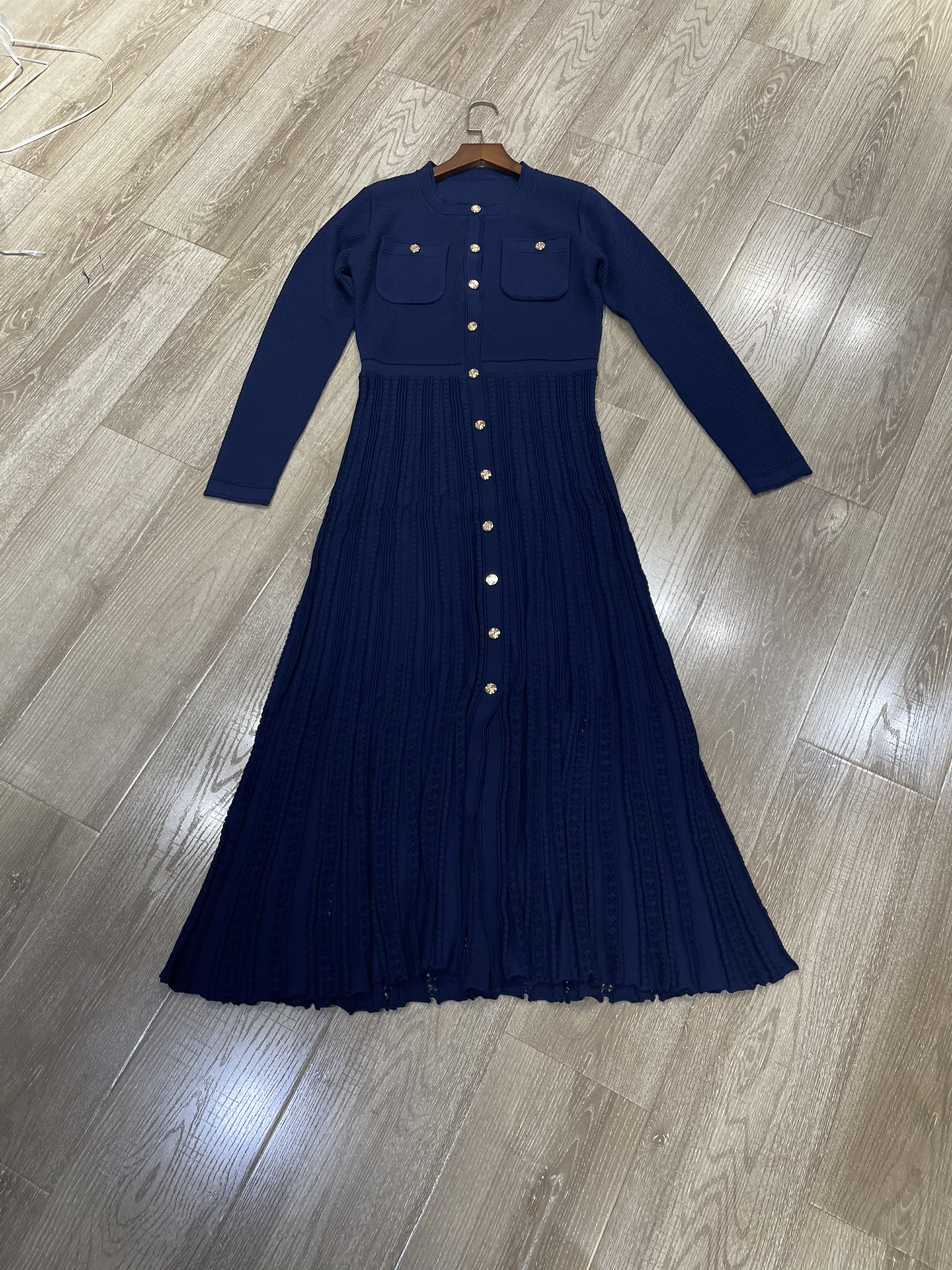 “French-Style Women’s Dress with Fine-Fro-Sensor Metal Buttons and Knitted Skirt 2025”