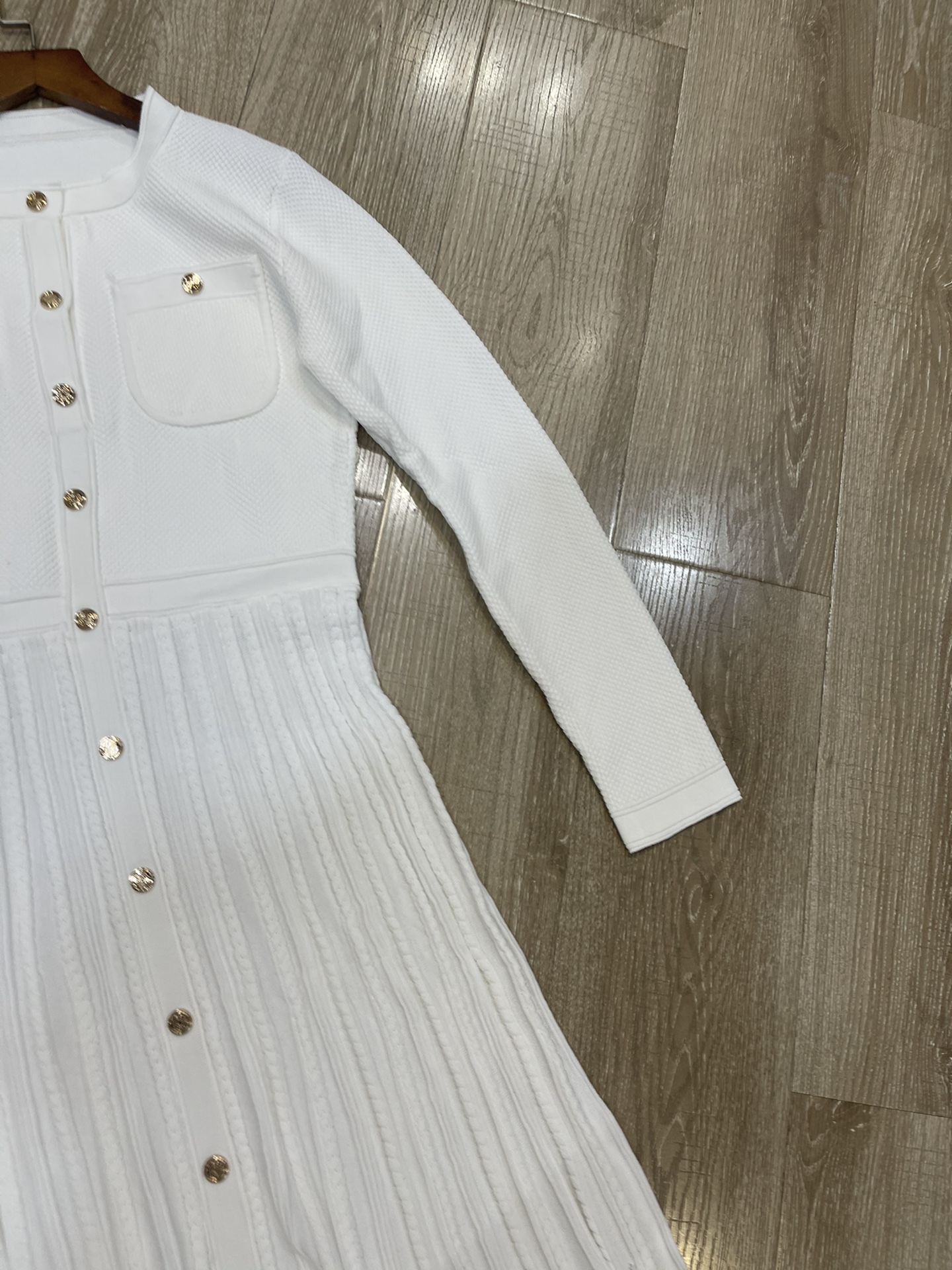 “High-End Women’s Clothes: Sandro French-Style Dress with Metal Buttons and Knitted Skirt 2025” - 图片 4