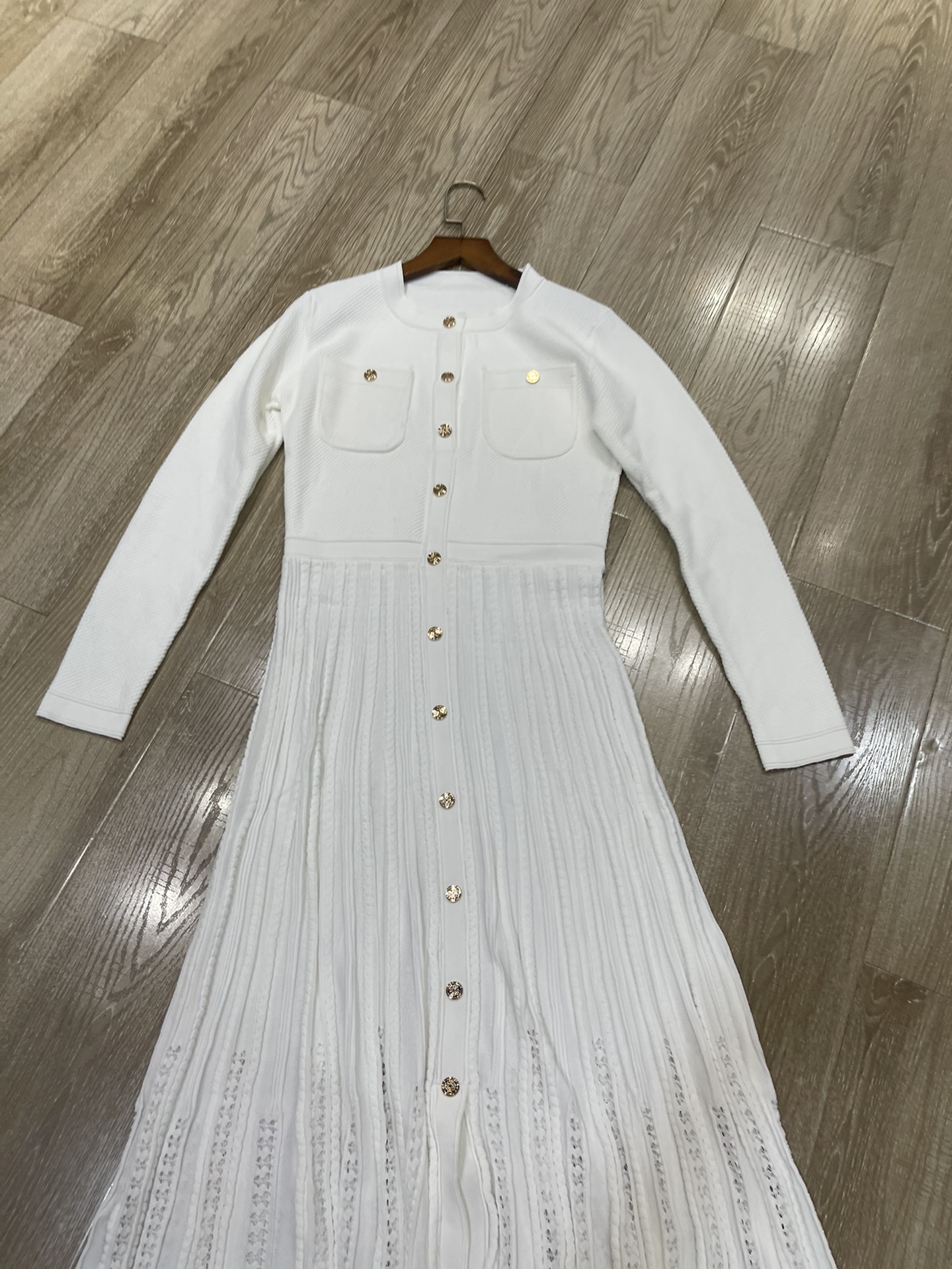 “High-End Women’s Clothes: Sandro French-Style Dress with Metal Buttons and Knitted Skirt 2025” - 图片 2