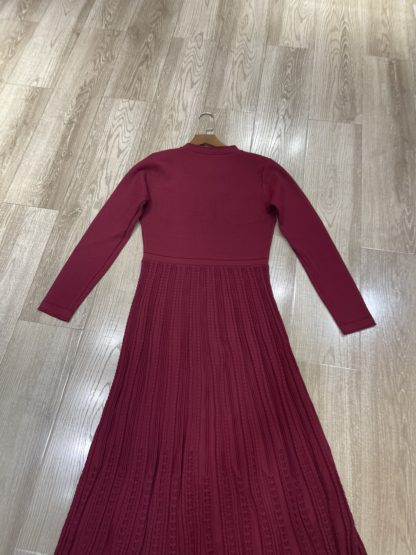 “High-End Women’s Clothes: Sandro French-Style Dress with Metal Buttons and Knitted Skirt 2025 Collection” - 图片 7