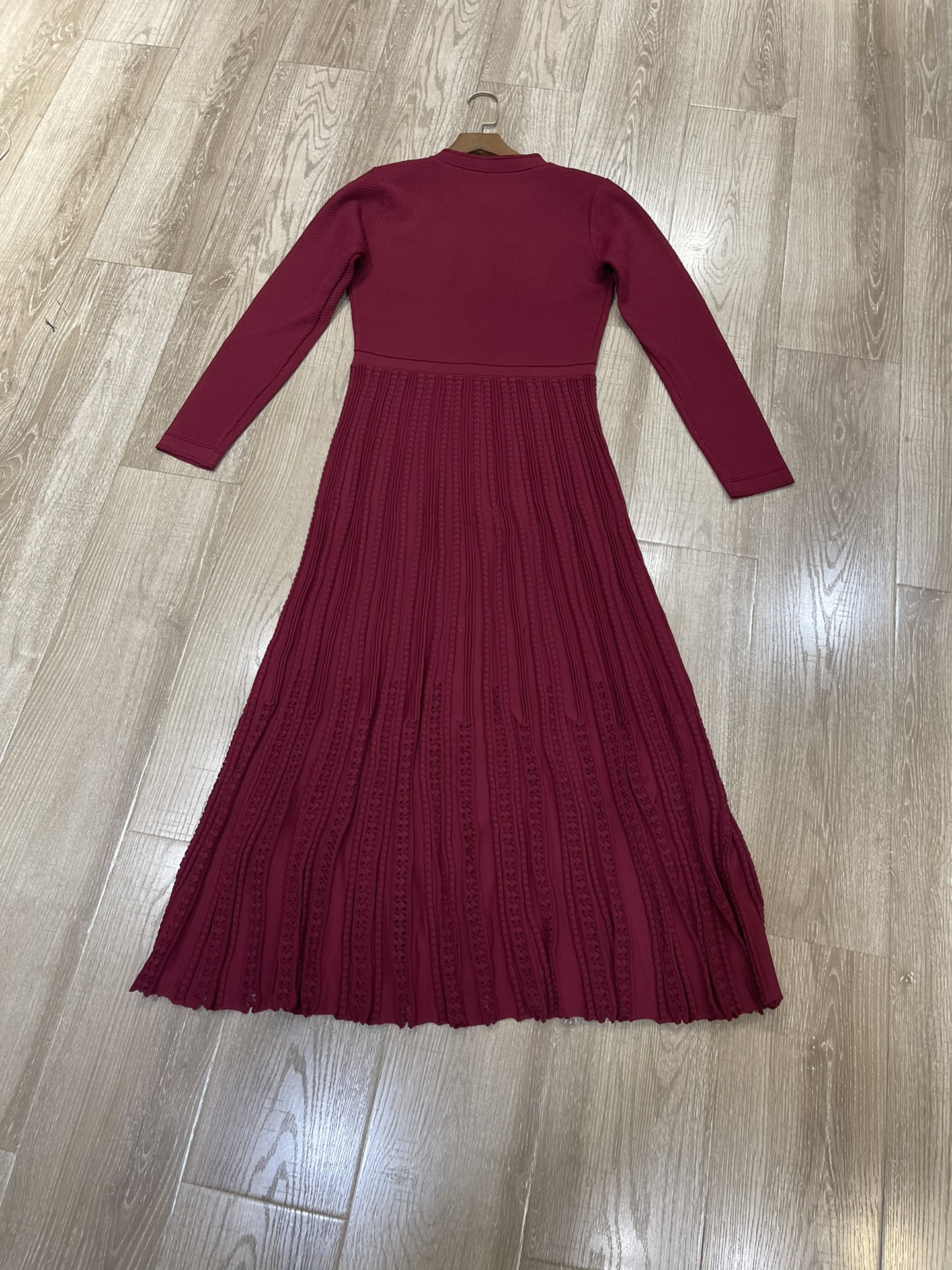 “High-End Women’s Clothes: Sandro French-Style Dress with Metal Buttons and Knitted Skirt 2025 Collection” - 图片 6