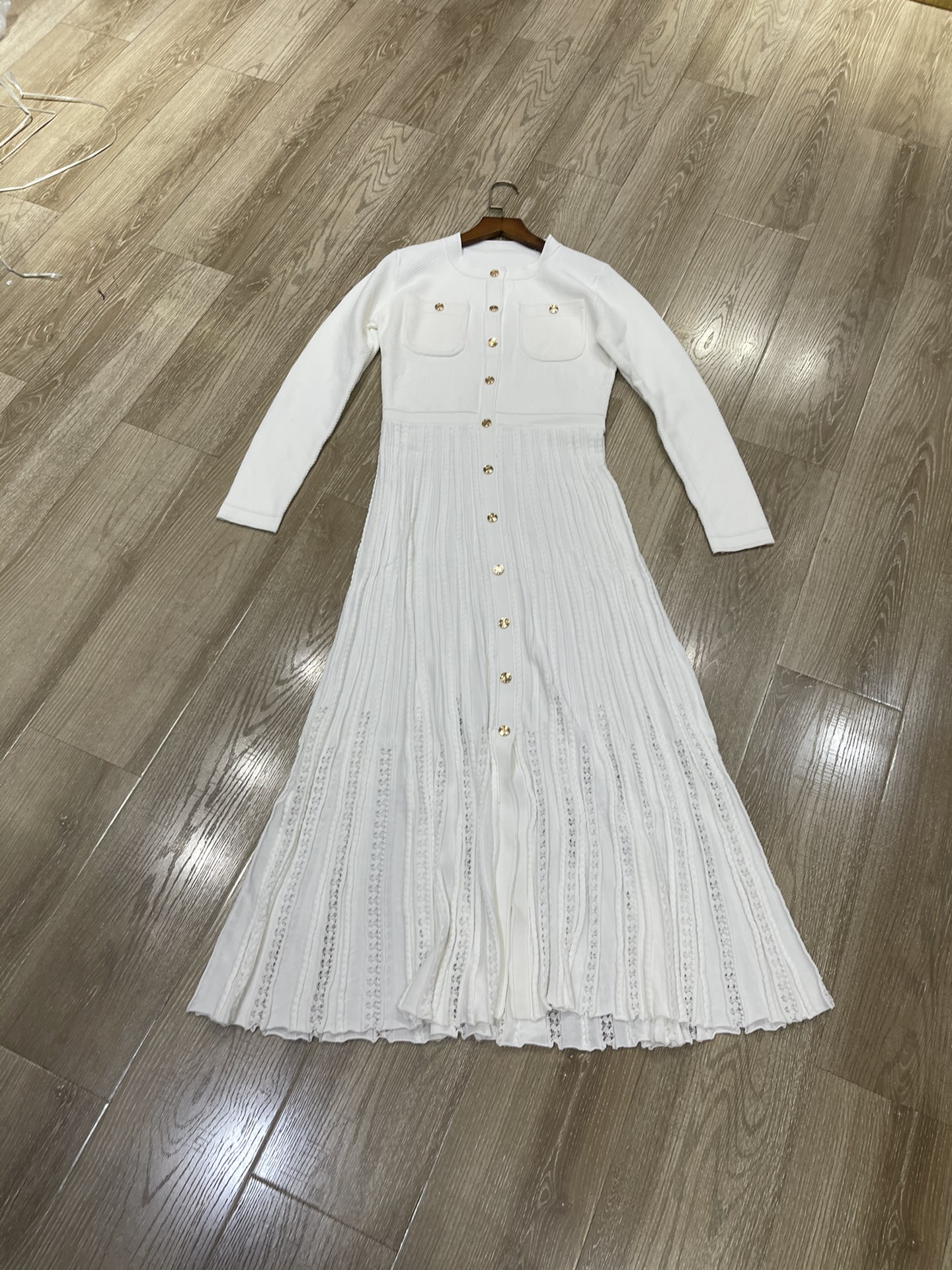 “High-End Women’s Clothes: Sandro French-Style Dress with Metal Buttons and Knitted Skirt 2025” - 图片 1