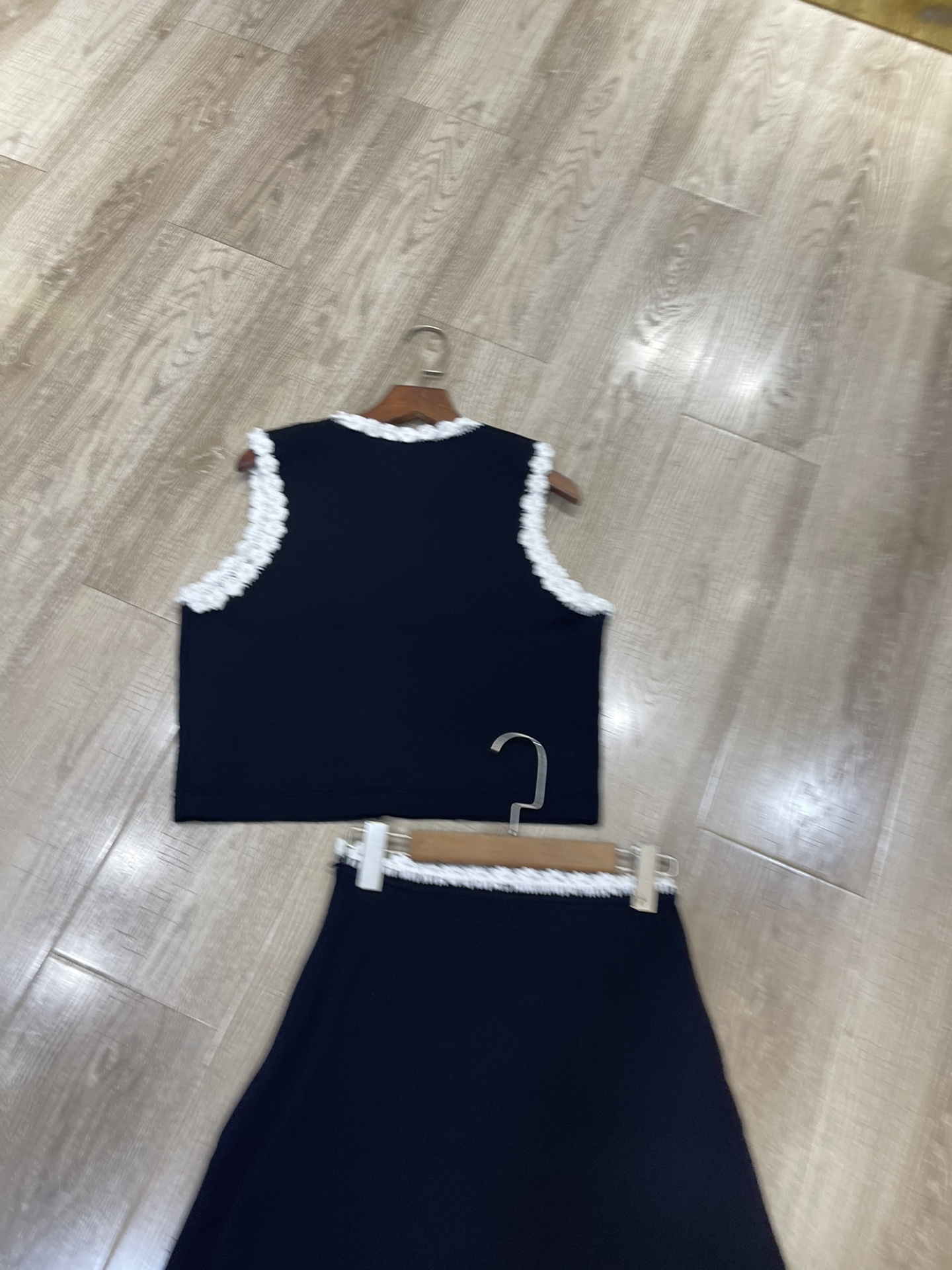 “High-Quality Women’s Dress with Pearls and Vest in Sandro Style” – p984 sets of p648 shirts, p612 semi-skirts, black “A” semi-sml. - 图片 7