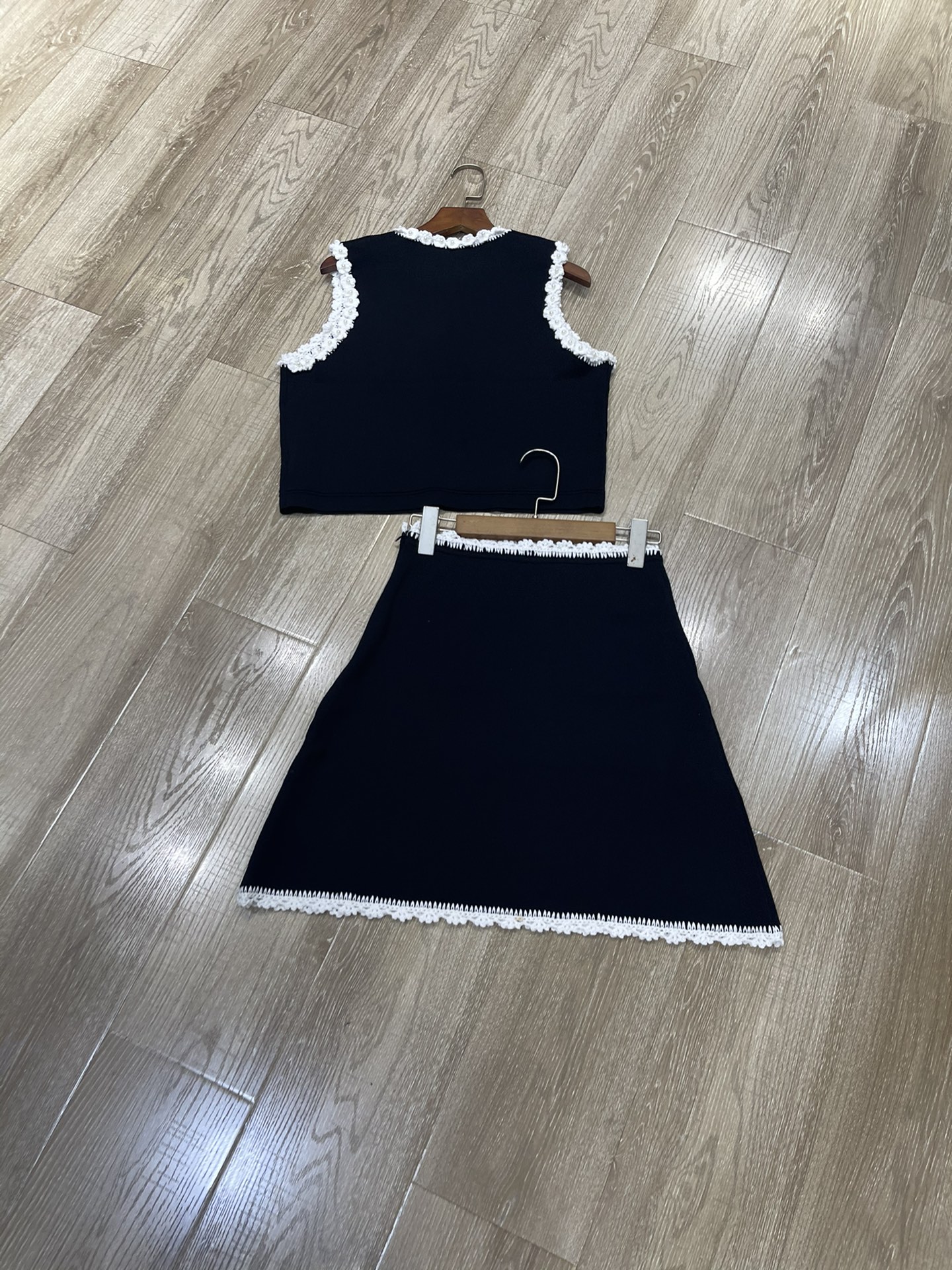 “High-Quality Women’s Dress with Pearls and Vest in Sandro Style” – p984 sets of p648 shirts, p612 semi-skirts, black “A” semi-sml. - 图片 6