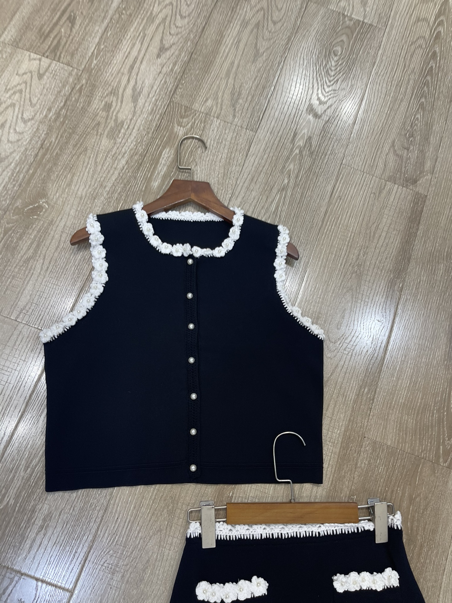 “High-Quality Women’s Dress with Pearls and Vest in Sandro Style” – p984 sets of p648 shirts, p612 semi-skirts, black “A” semi-sml. - 图片 2