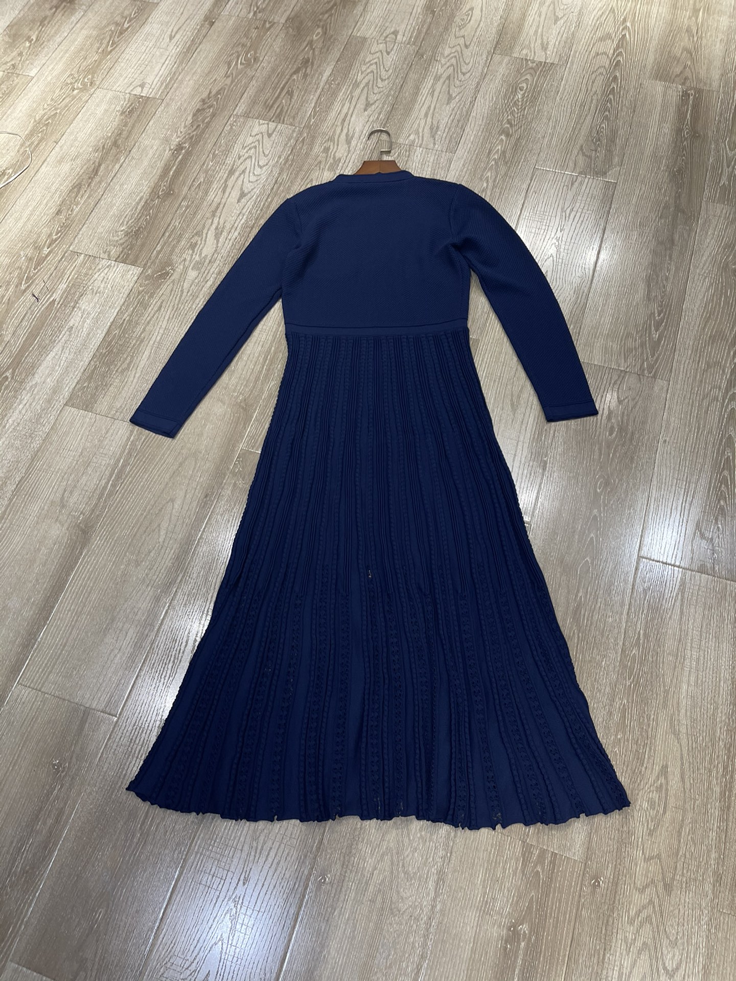 “French-Style Women’s Dress with Fine-Fro-Sensor Metal Buttons and Knitted Skirt 2025” - 图片 6