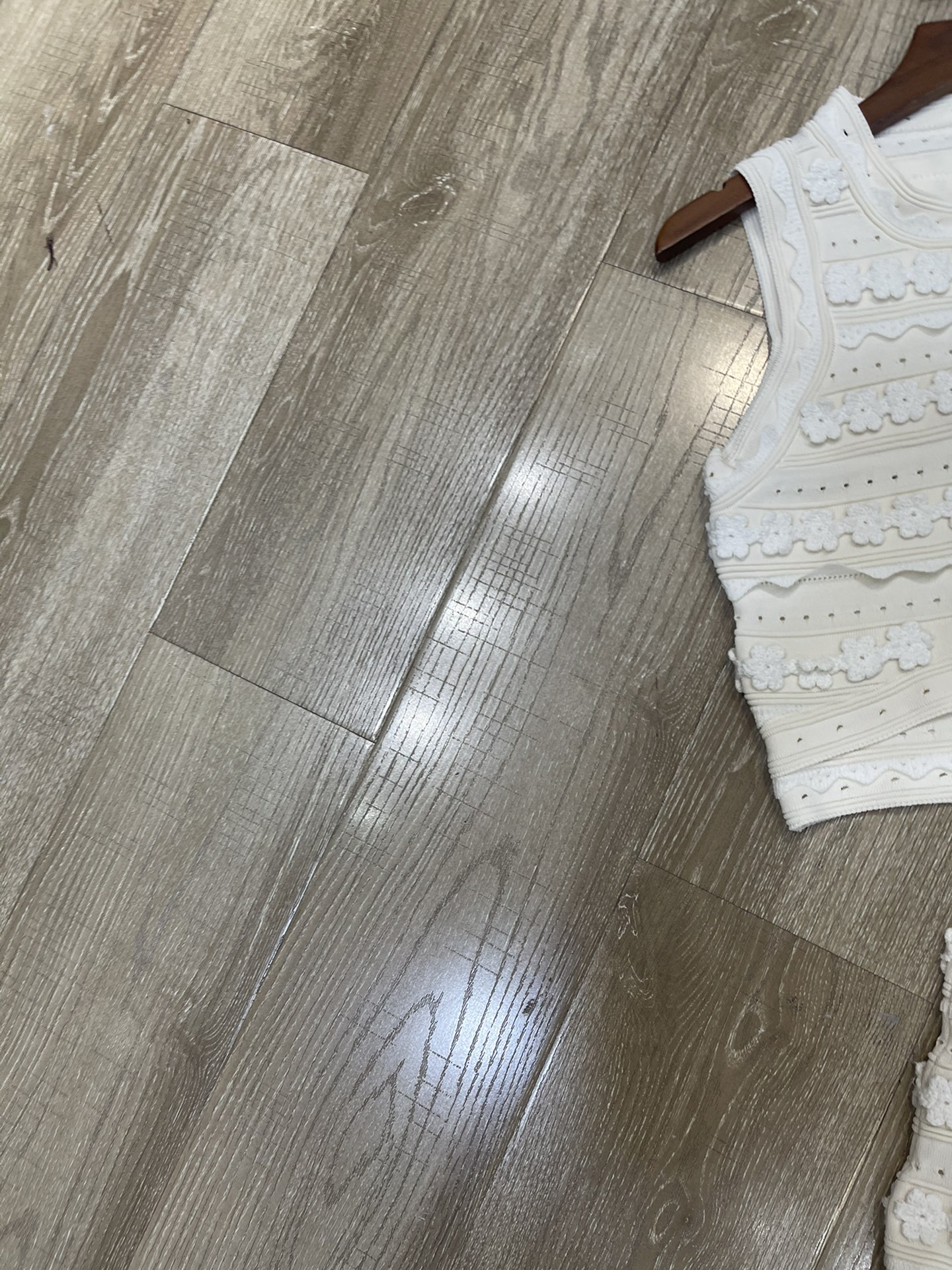 High-quality women’s dresses and semi-skirts by Sandro-French, including T-shirts for girls. Fashion items. - 图片 3