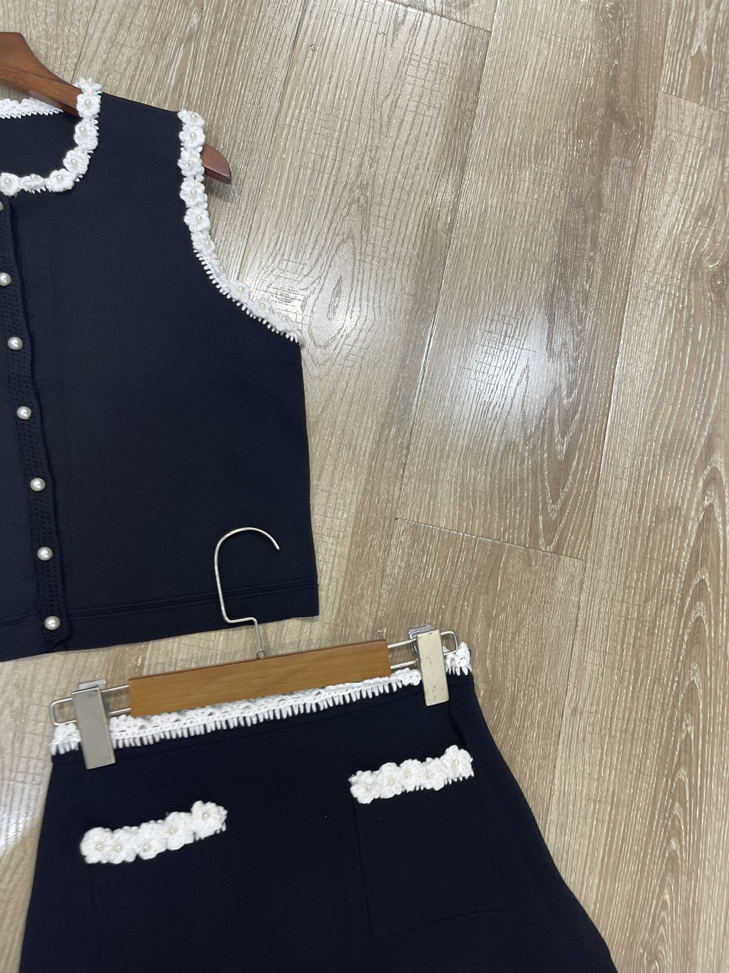 “High-Quality Women’s Dress with Pearls and Vest in Sandro Style” – p984 sets of p648 shirts, p612 semi-skirts, black “A” semi-sml. - 图片 4