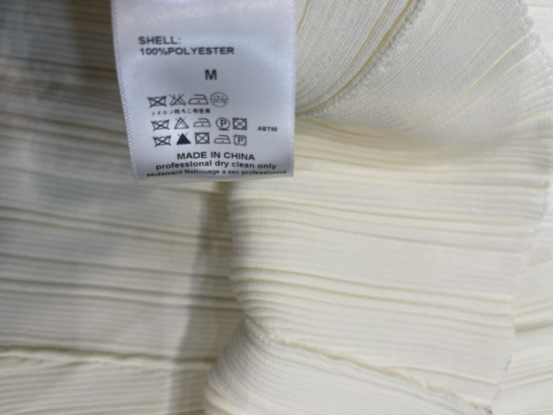 Title: Women’s High-End Knitted Dress with Metal Accents for Autumn/Winter Summary: Quality SP knitted dress with black metal details, suitable for early autumn and winter. - 图片 8