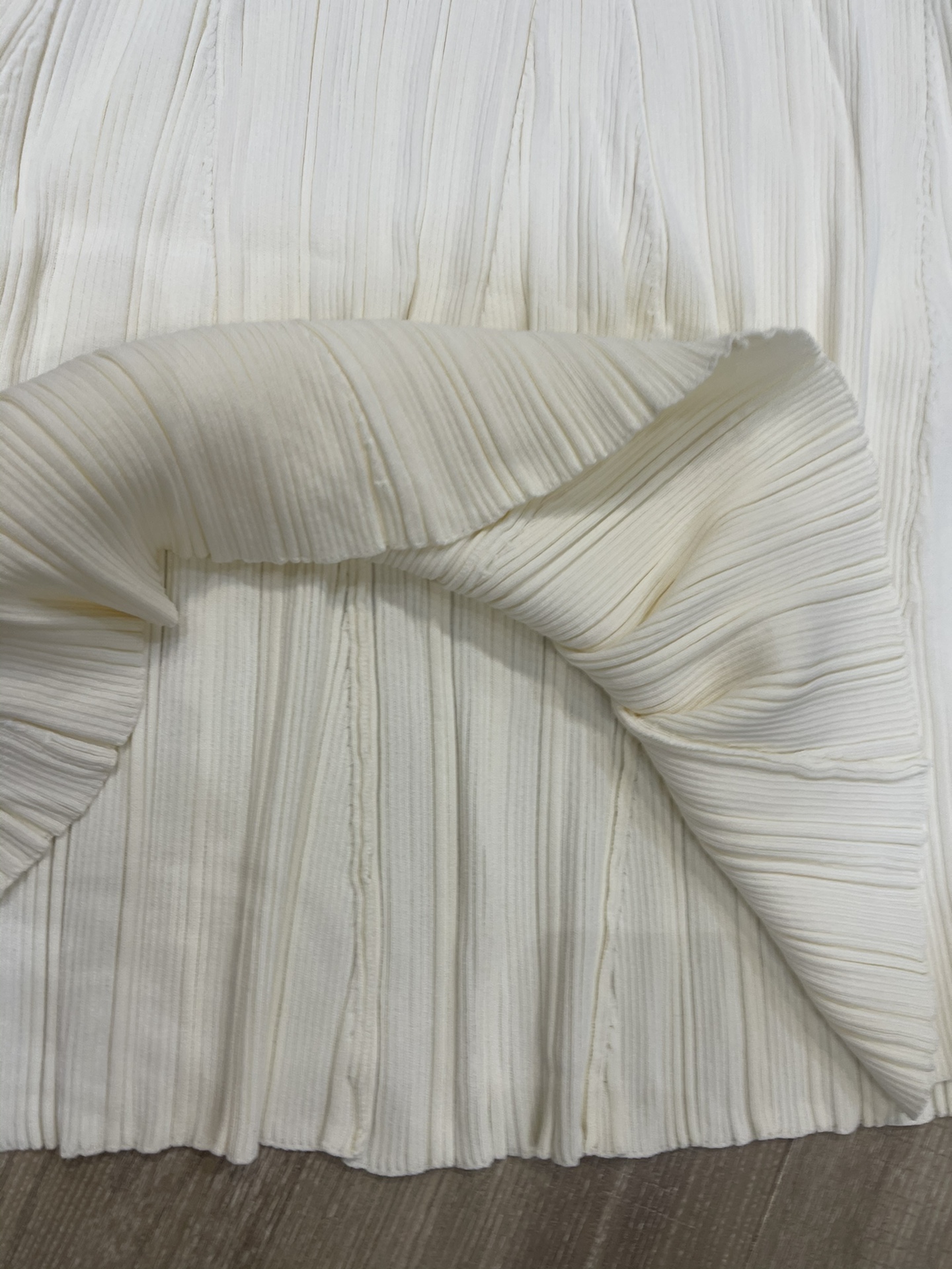 Title: Women’s High-End Knitted Dress with Metal Accents for Autumn/Winter Summary: Quality SP knitted dress with black metal details, suitable for early autumn and winter. - 图片 5