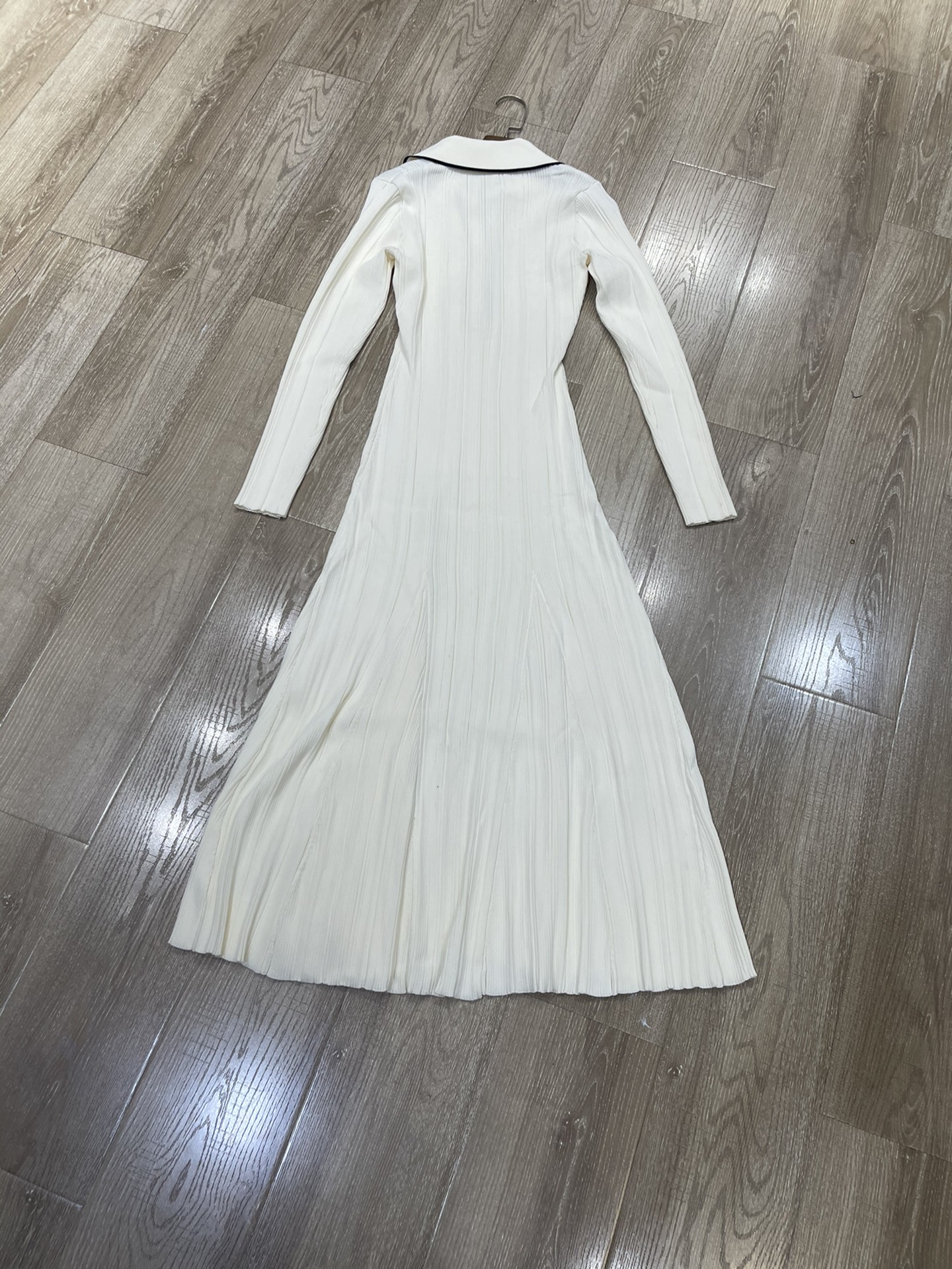 Title: Women’s High-End Knitted Dress with Metal Accents for Autumn/Winter Summary: Quality SP knitted dress with black metal details, suitable for early autumn and winter. - 图片 6