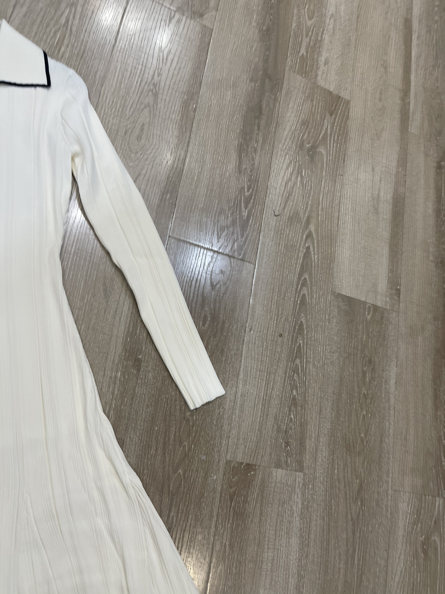 Title: Women’s High-End Knitted Dress with Metal Accents for Autumn/Winter Summary: Quality SP knitted dress with black metal details, suitable for early autumn and winter. - 图片 4