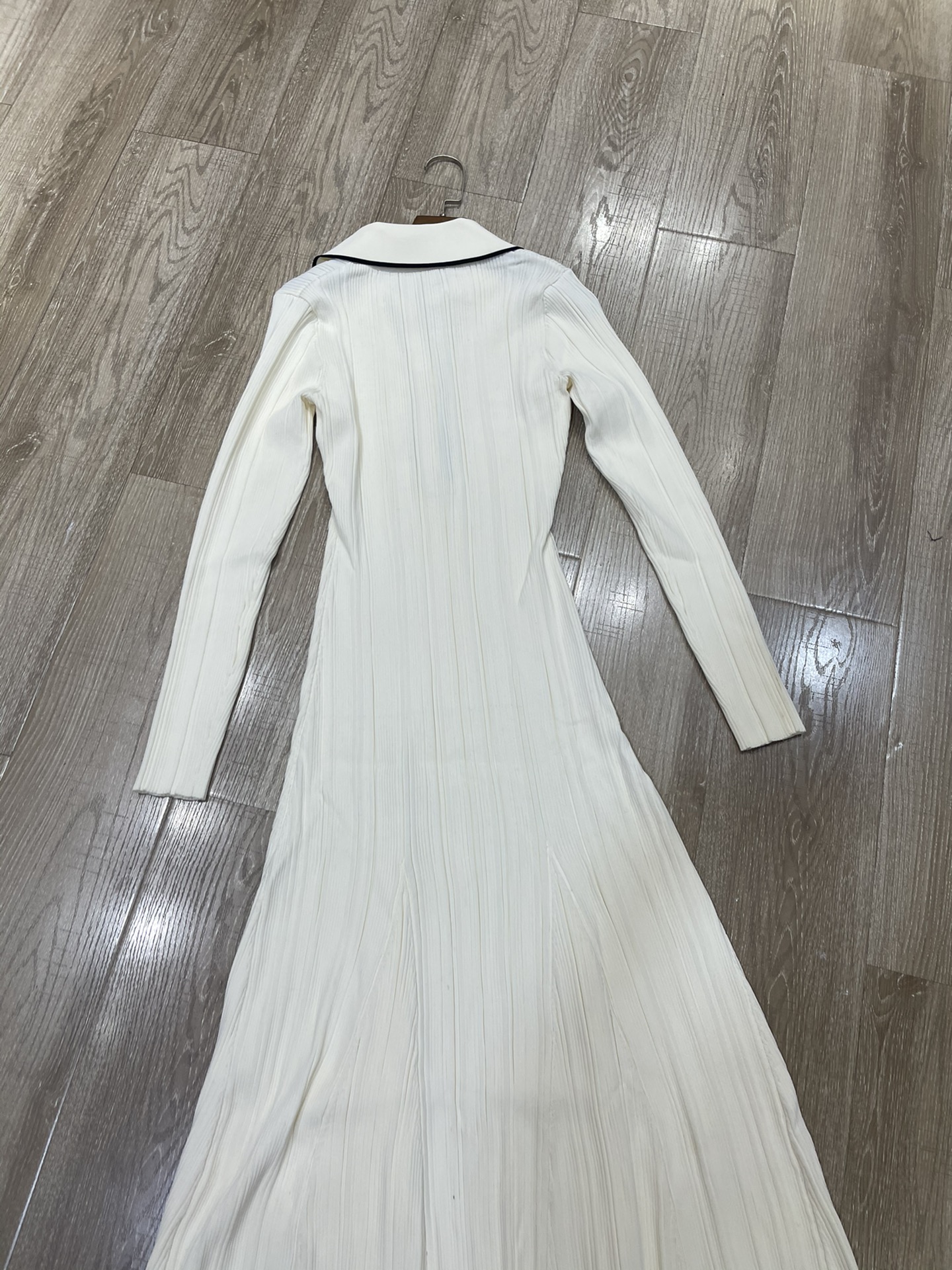 Title: Women’s High-End Knitted Dress with Metal Accents for Autumn/Winter Summary: Quality SP knitted dress with black metal details, suitable for early autumn and winter. - 图片 7