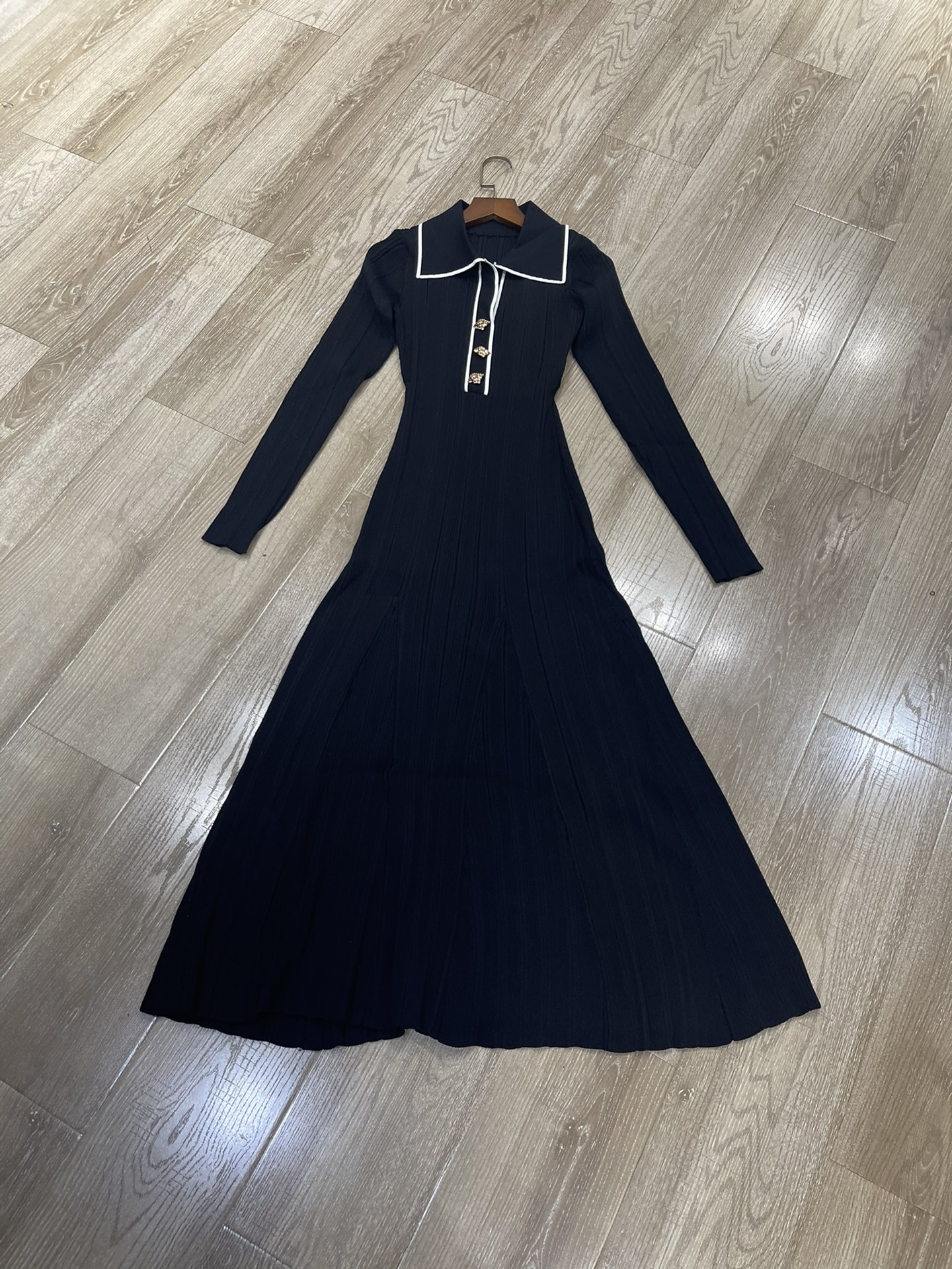 “New SP Knitted Women’s Dress: High-End Quality for Early Autumn and Winter, Black Metal Trap Design”