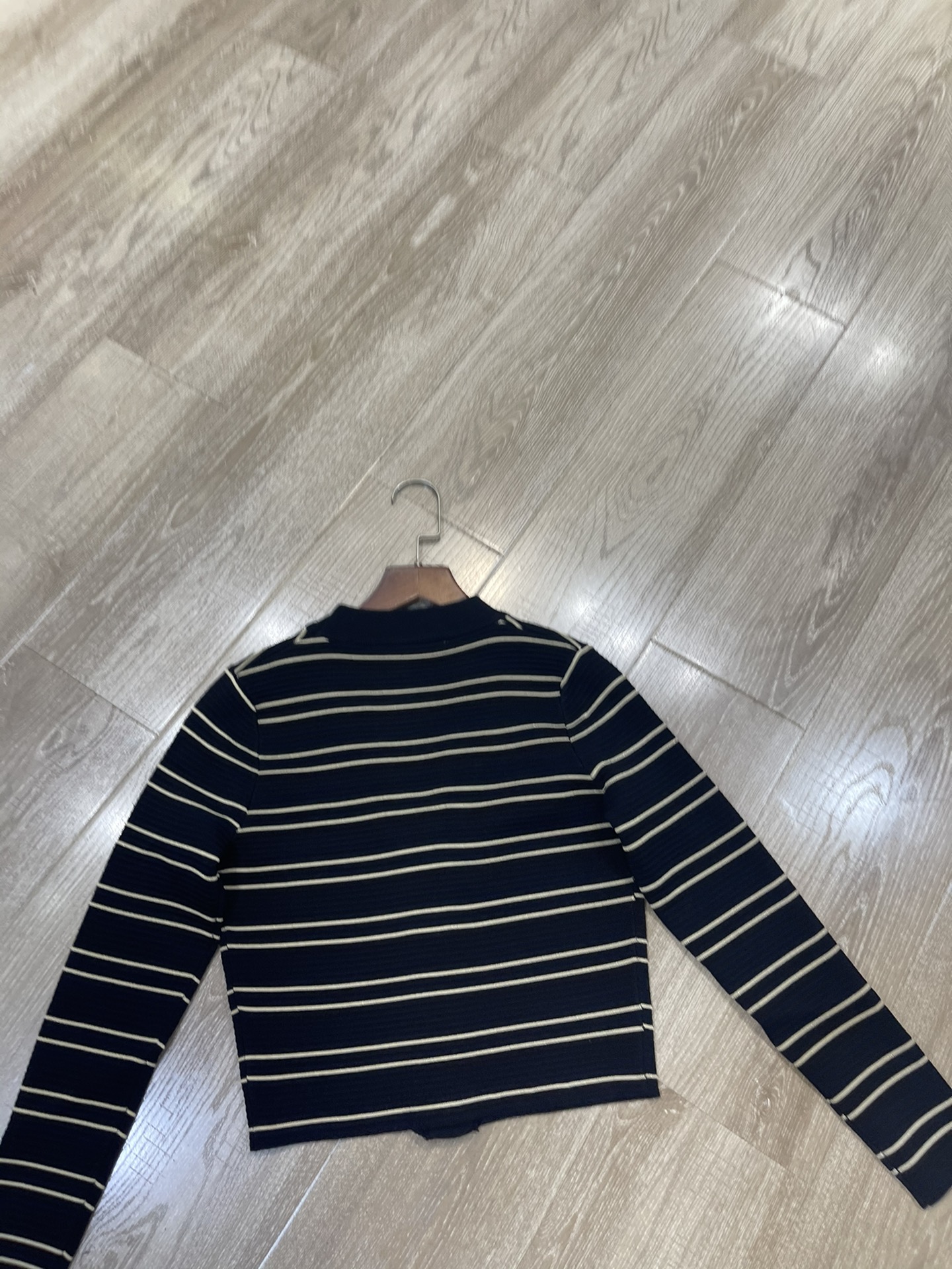 Title: Women’s High-Quality Suit with SSP60 Korea Lining Summary: New early autumn suit features long-sleeved sweater jacket in sml size. - 图片 7
