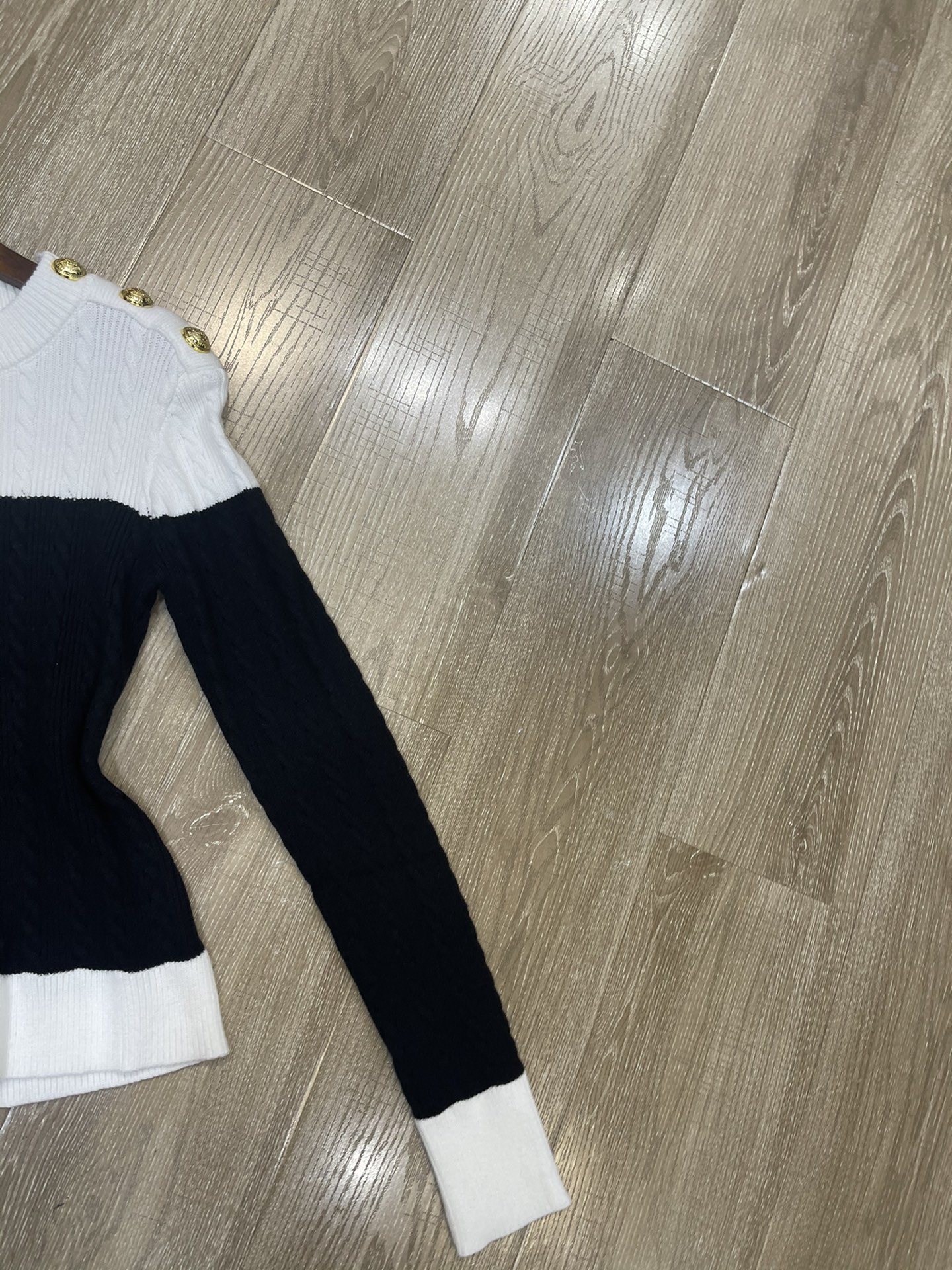 2025 Women’s Suit Set: High-End Quality B Design with Long-Sleeved Shirts and New T-Shirt - 图片 4