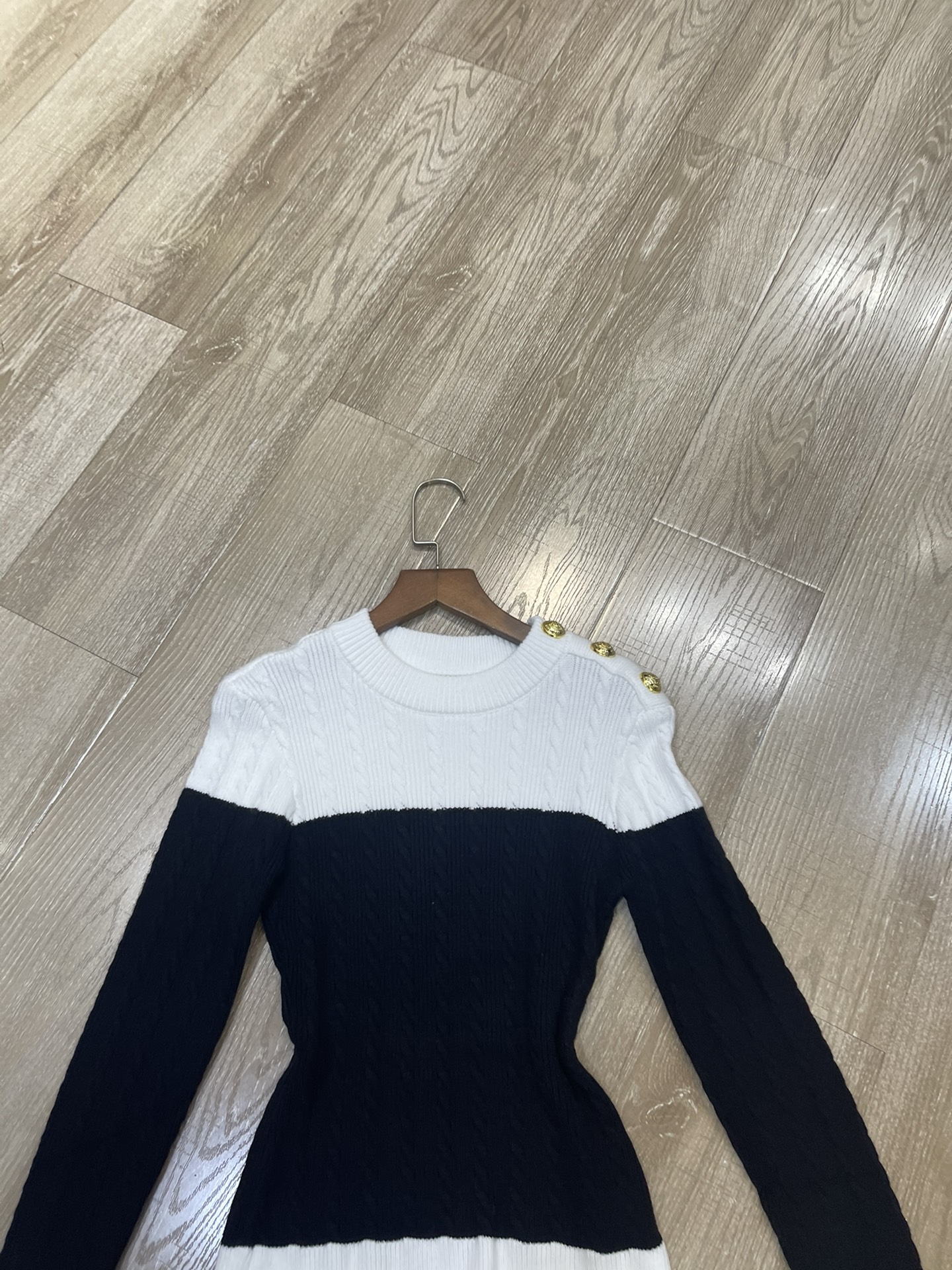 2025 Women’s Suit Set: High-End Quality B Design with Long-Sleeved Shirts and New T-Shirt - 图片 2