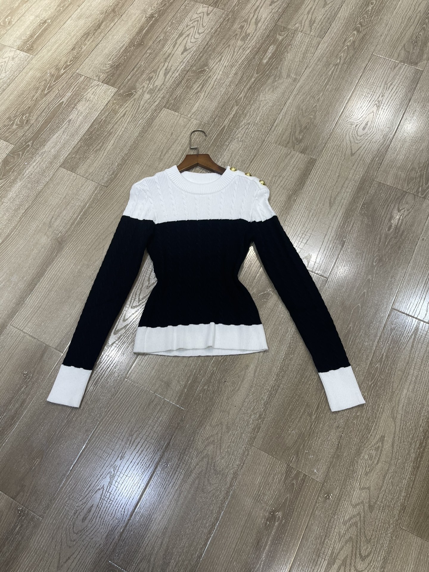 2025 Women’s Suit Set: High-End Quality B Design with Long-Sleeved Shirts and New T-Shirt