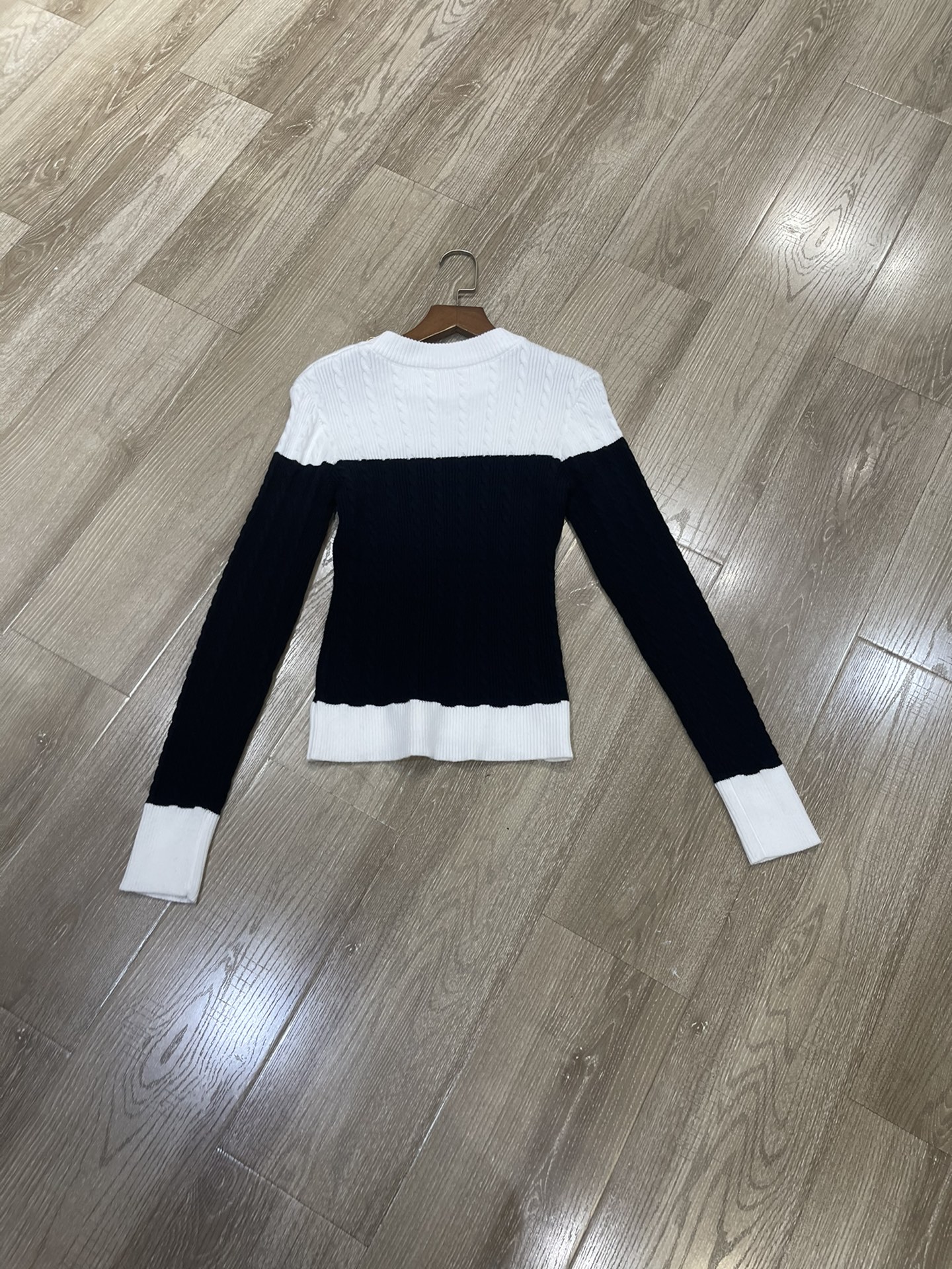 2025 Women’s Suit Set: High-End Quality B Design with Long-Sleeved Shirts and New T-Shirt - 图片 6